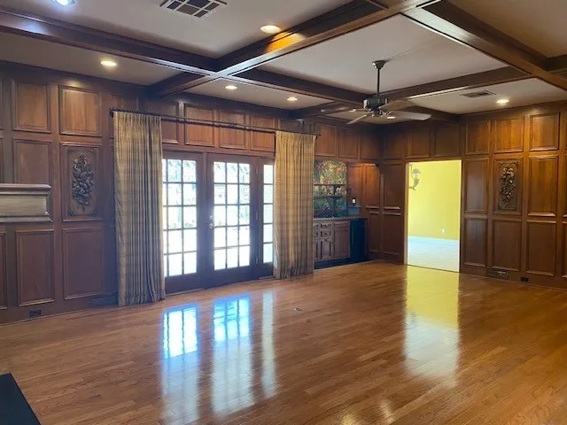 Single Family Residence For Sale in Henderson County , 702 Mulberry Drive, Athens, Texas 75751, 3 Bedroom, 5 Bathroom, 3 Garage spaces, 4,693 Sqft, built in 1960, mls#21390754, Real Estate Agent in Athens, Homes For Sale in Henderson county, Homes For Sale in Athens, Realtor in Athens Texas, Real Estate Brokerage Independent Realty Texas, Luminita Cordes Realtor