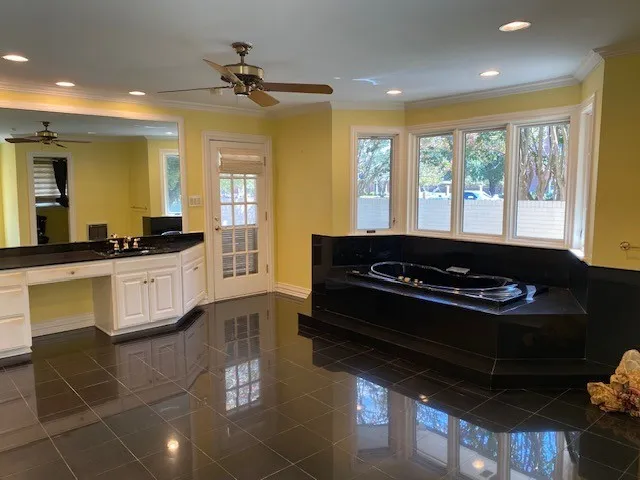 Single Family Residence For Sale in Henderson County , 702 Mulberry Drive, Athens, Texas 75751, 3 Bedroom, 5 Bathroom, 3 Garage spaces, 4,693 Sqft, built in 1960, mls#21390754, Real Estate Agent in Athens, Homes For Sale in Henderson county, Homes For Sale in Athens, Realtor in Athens Texas, Real Estate Brokerage Independent Realty Texas, Luminita Cordes Realtor