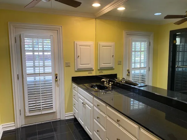 Single Family Residence For Sale in Henderson County , 702 Mulberry Drive, Athens, Texas 75751, 3 Bedroom, 5 Bathroom, 3 Garage spaces, 4,693 Sqft, built in 1960, mls#21390754, Real Estate Agent in Athens, Homes For Sale in Henderson county, Homes For Sale in Athens, Realtor in Athens Texas, Real Estate Brokerage Independent Realty Texas, Luminita Cordes Realtor