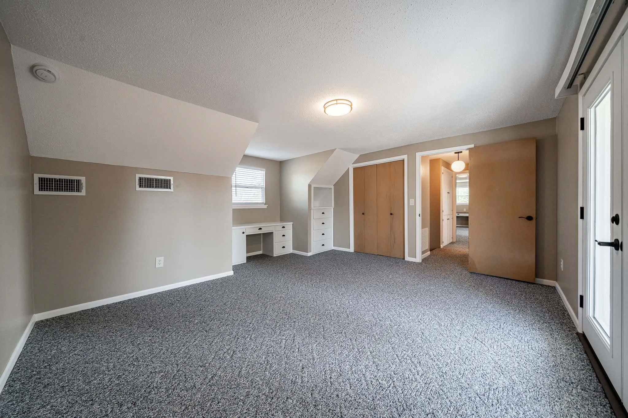 Single Family Residence For Sale in Jones County , 1406 Bartley Street, Stamford, Texas 79553, 4 Bedroom, 2 Bathroom, 2 Garage spaces, 2,698 Sqft, built in 1966, mls#21390536, Real Estate Agent in Stamford, Homes For Sale in Jones county, Homes For Sale in Stamford, Realtor in Stamford Texas, Real Estate Brokerage Independent Realty Texas, Luminita Cordes Realtor