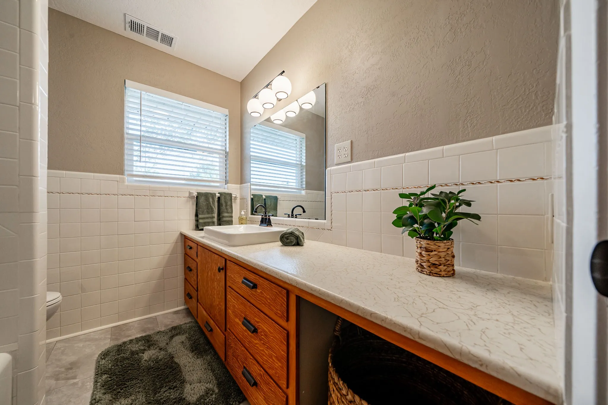 Single Family Residence For Sale in Jones County , 1406 Bartley Street, Stamford, Texas 79553, 4 Bedroom, 2 Bathroom, 2 Garage spaces, 2,698 Sqft, built in 1966, mls#21390536, Real Estate Agent in Stamford, Homes For Sale in Jones county, Homes For Sale in Stamford, Realtor in Stamford Texas, Real Estate Brokerage Independent Realty Texas, Luminita Cordes Realtor