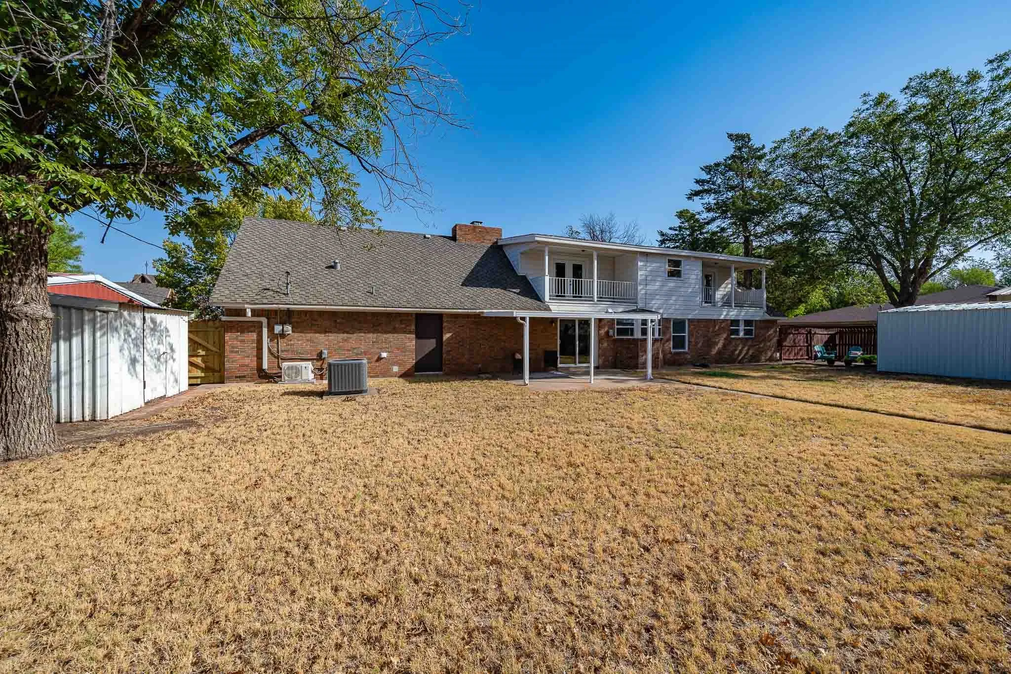 Single Family Residence For Sale in Jones County , 1406 Bartley Street, Stamford, Texas 79553, 4 Bedroom, 2 Bathroom, 2 Garage spaces, 2,698 Sqft, built in 1966, mls#21390536, Real Estate Agent in Stamford, Homes For Sale in Jones county, Homes For Sale in Stamford, Realtor in Stamford Texas, Real Estate Brokerage Independent Realty Texas, Luminita Cordes Realtor