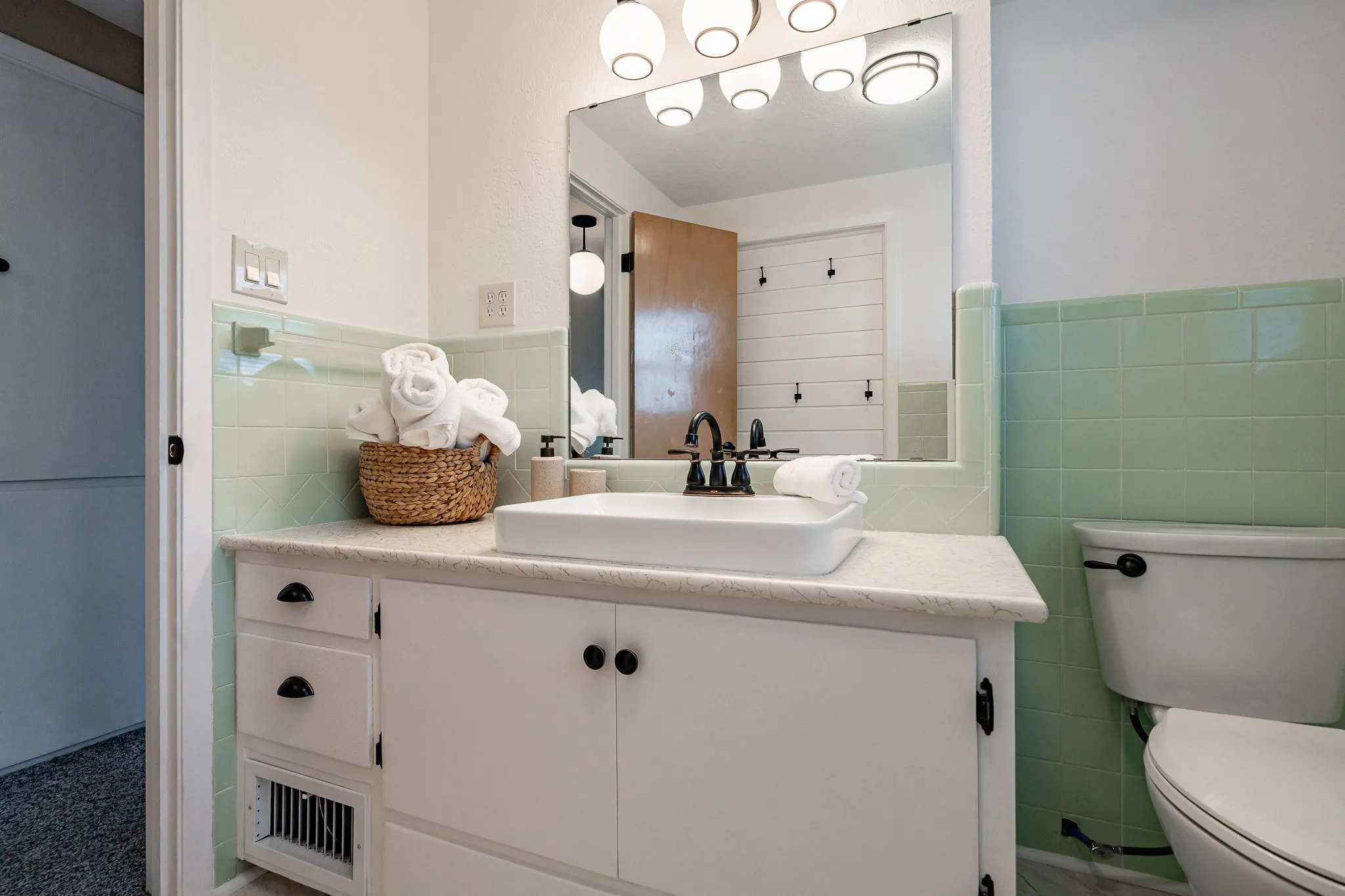 Single Family Residence For Sale in Jones County , 1406 Bartley Street, Stamford, Texas 79553, 4 Bedroom, 2 Bathroom, 2 Garage spaces, 2,698 Sqft, built in 1966, mls#21390536, Real Estate Agent in Stamford, Homes For Sale in Jones county, Homes For Sale in Stamford, Realtor in Stamford Texas, Real Estate Brokerage Independent Realty Texas, Luminita Cordes Realtor