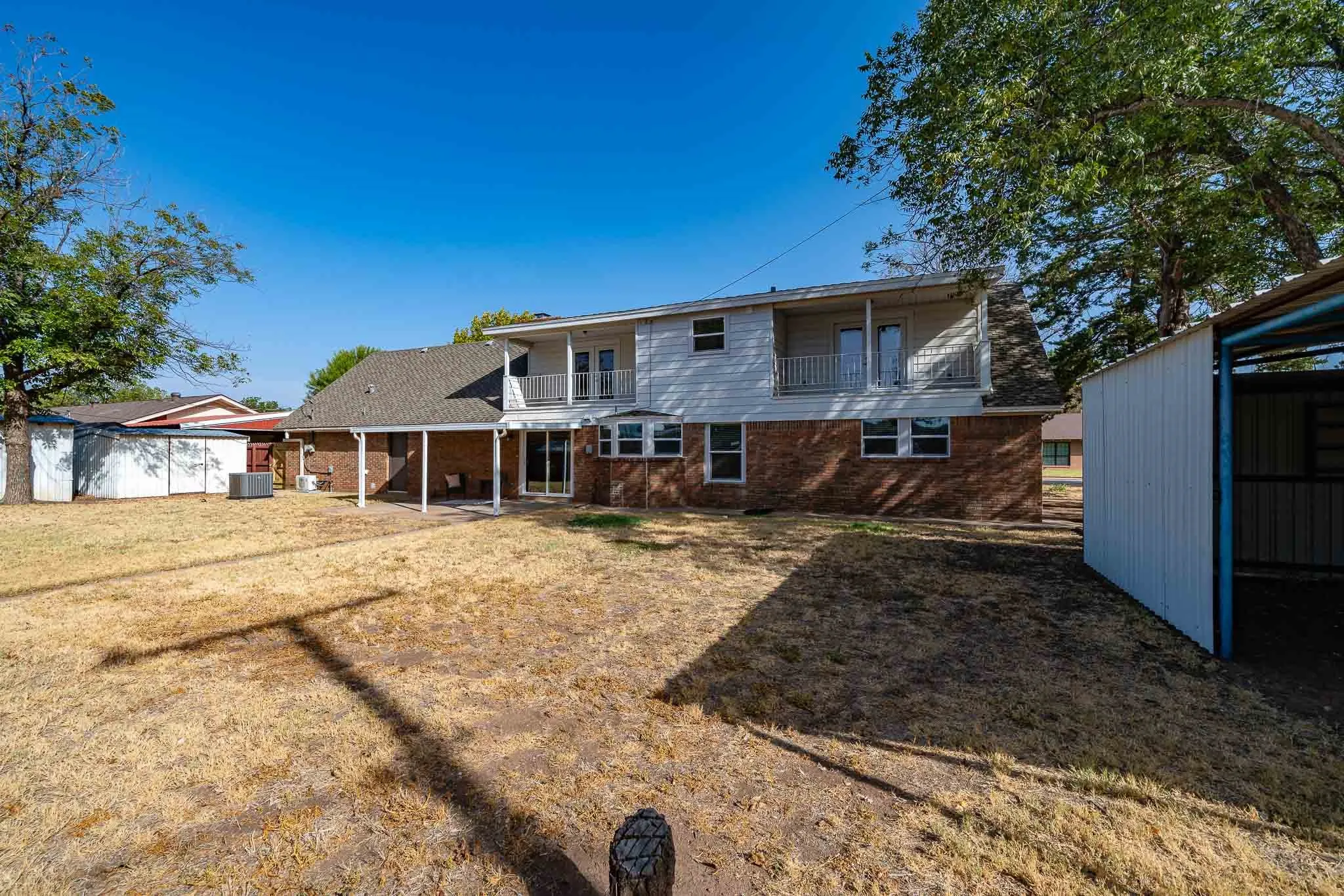 Single Family Residence For Sale in Jones County , 1406 Bartley Street, Stamford, Texas 79553, 4 Bedroom, 2 Bathroom, 2 Garage spaces, 2,698 Sqft, built in 1966, mls#21390536, Real Estate Agent in Stamford, Homes For Sale in Jones county, Homes For Sale in Stamford, Realtor in Stamford Texas, Real Estate Brokerage Independent Realty Texas, Luminita Cordes Realtor