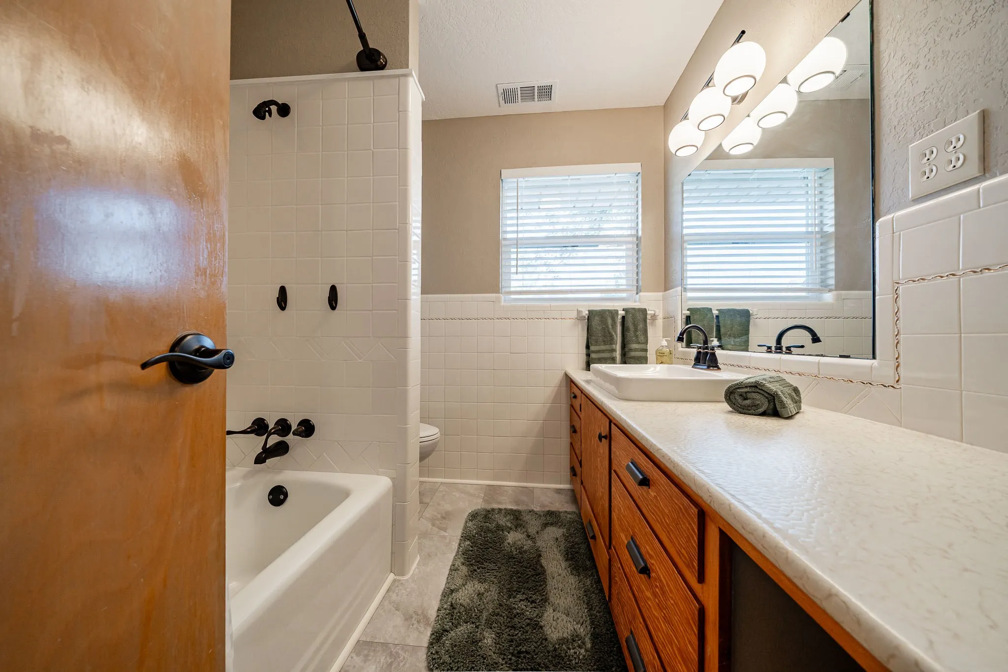 Single Family Residence For Sale in Jones County , 1406 Bartley Street, Stamford, Texas 79553, 4 Bedroom, 2 Bathroom, 2 Garage spaces, 2,698 Sqft, built in 1966, mls#21390536, Real Estate Agent in Stamford, Homes For Sale in Jones county, Homes For Sale in Stamford, Realtor in Stamford Texas, Real Estate Brokerage Independent Realty Texas, Luminita Cordes Realtor