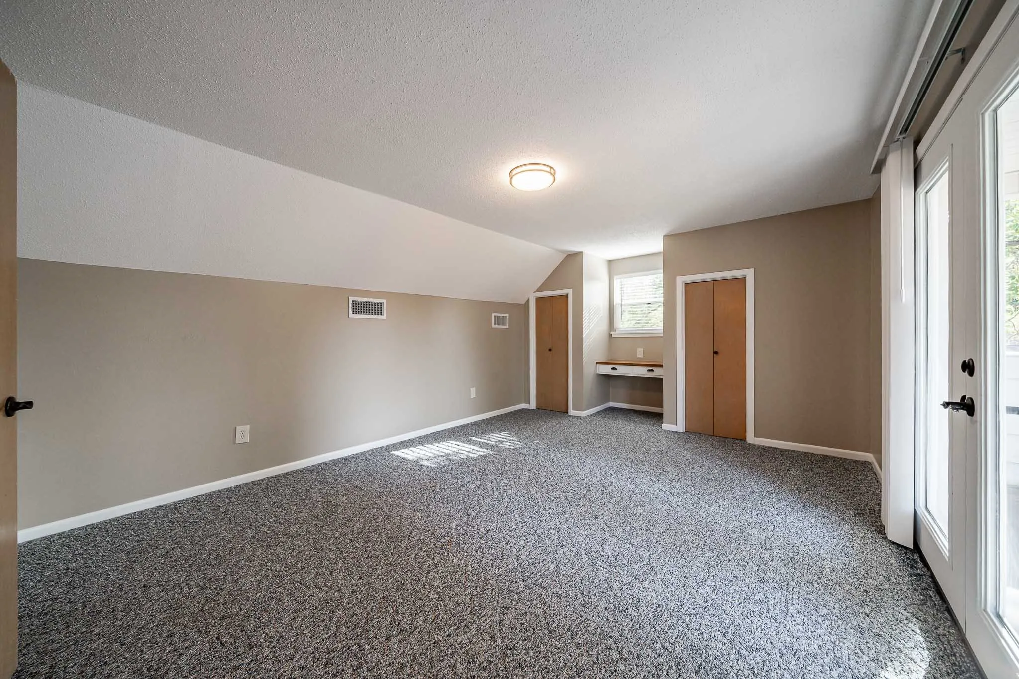 Single Family Residence For Sale in Jones County , 1406 Bartley Street, Stamford, Texas 79553, 4 Bedroom, 2 Bathroom, 2 Garage spaces, 2,698 Sqft, built in 1966, mls#21390536, Real Estate Agent in Stamford, Homes For Sale in Jones county, Homes For Sale in Stamford, Realtor in Stamford Texas, Real Estate Brokerage Independent Realty Texas, Luminita Cordes Realtor