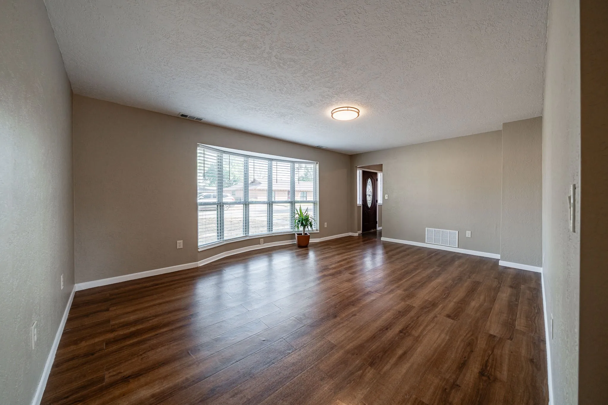 Single Family Residence For Sale in Jones County , 1406 Bartley Street, Stamford, Texas 79553, 4 Bedroom, 2 Bathroom, 2 Garage spaces, 2,698 Sqft, built in 1966, mls#21390536, Real Estate Agent in Stamford, Homes For Sale in Jones county, Homes For Sale in Stamford, Realtor in Stamford Texas, Real Estate Brokerage Independent Realty Texas, Luminita Cordes Realtor