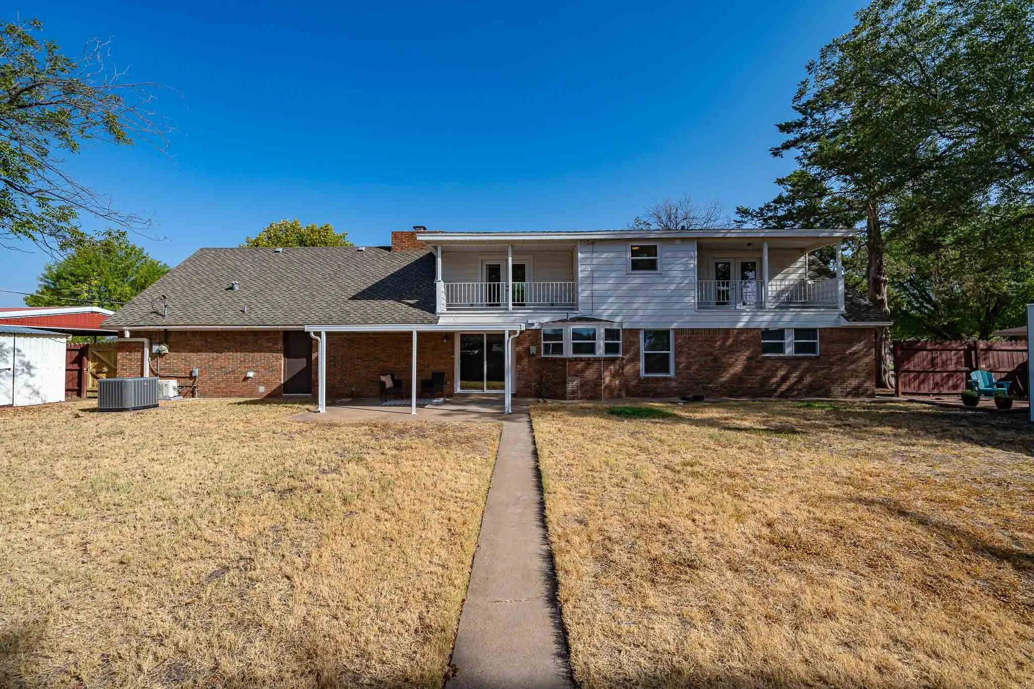 Single Family Residence For Sale in Jones County , 1406 Bartley Street, Stamford, Texas 79553, 4 Bedroom, 2 Bathroom, 2 Garage spaces, 2,698 Sqft, built in 1966, mls#21390536, Real Estate Agent in Stamford, Homes For Sale in Jones county, Homes For Sale in Stamford, Realtor in Stamford Texas, Real Estate Brokerage Independent Realty Texas, Luminita Cordes Realtor