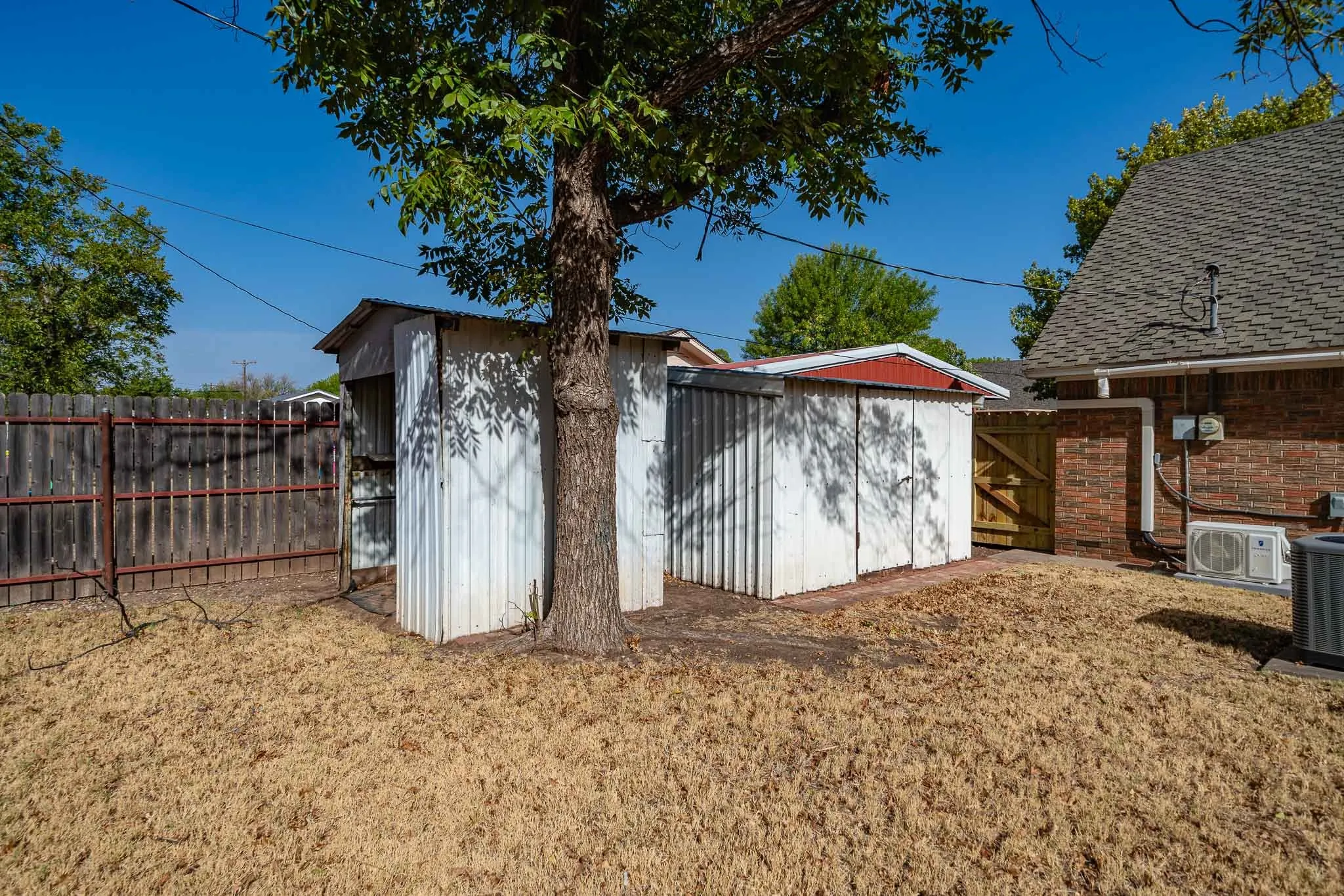 Single Family Residence For Sale in Jones County , 1406 Bartley Street, Stamford, Texas 79553, 4 Bedroom, 2 Bathroom, 2 Garage spaces, 2,698 Sqft, built in 1966, mls#21390536, Real Estate Agent in Stamford, Homes For Sale in Jones county, Homes For Sale in Stamford, Realtor in Stamford Texas, Real Estate Brokerage Independent Realty Texas, Luminita Cordes Realtor