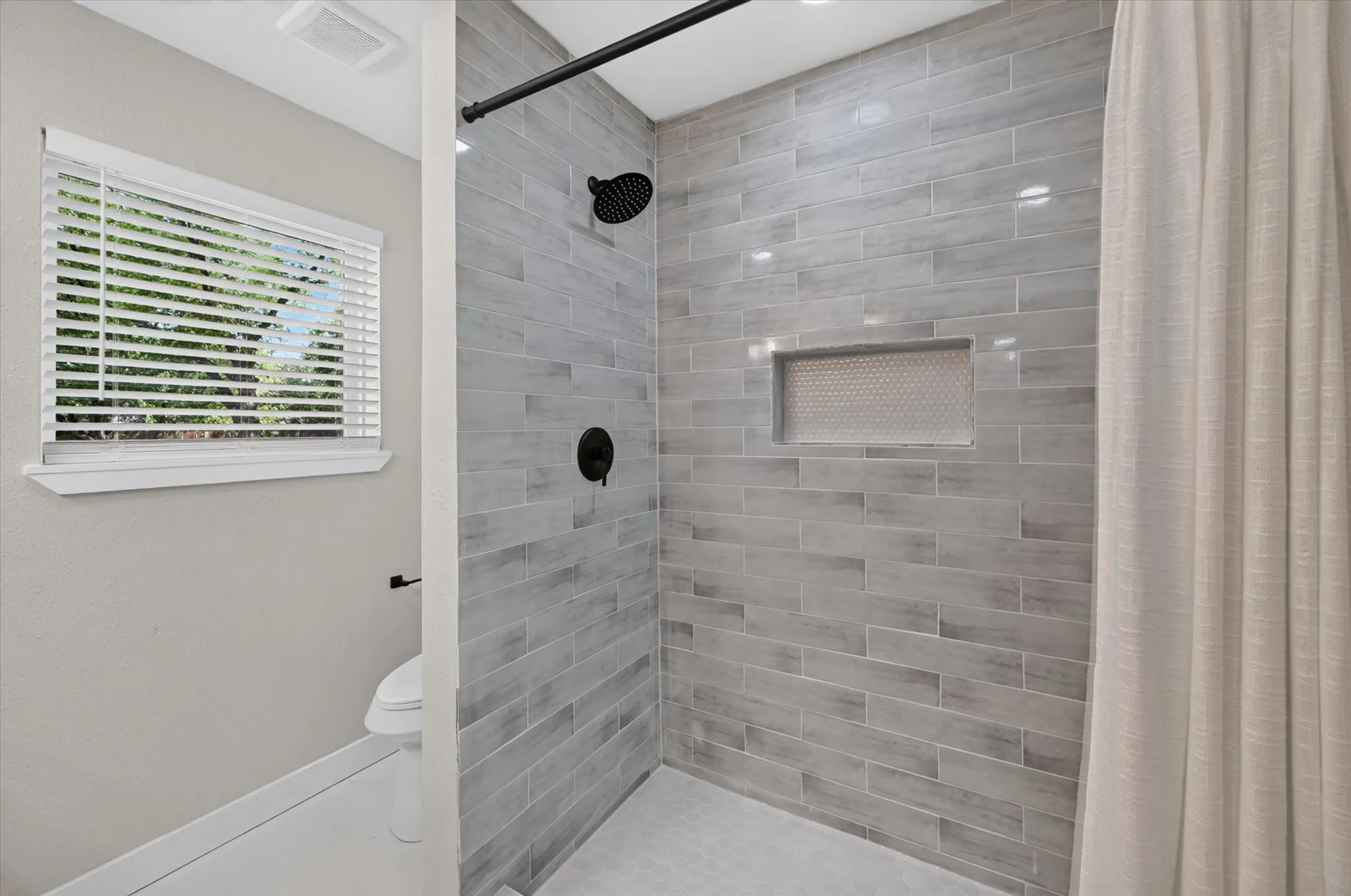 Single Family Residence For Sale in Johnson County , 4512 Cross Timber Road, Burleson, Texas 76028, 4 Bedroom, 2 Bathroom, 2 Garage spaces, 2,016 Sqft, built in 1975, mls#21390208, Real Estate Agent in Burleson, Homes For Sale in Johnson county, Homes For Sale in Burleson, Realtor in Burleson Texas, Real Estate Brokerage Independent Realty Texas, Luminita Cordes Realtor