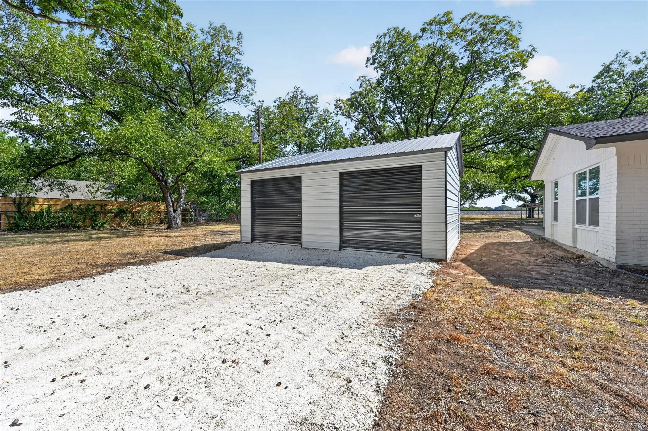 Single Family Residence For Sale in Johnson County , 4512 Cross Timber Road, Burleson, Texas 76028, 4 Bedroom, 2 Bathroom, 2 Garage spaces, 2,016 Sqft, built in 1975, mls#21390208, Real Estate Agent in Burleson, Homes For Sale in Johnson county, Homes For Sale in Burleson, Realtor in Burleson Texas, Real Estate Brokerage Independent Realty Texas, Luminita Cordes Realtor