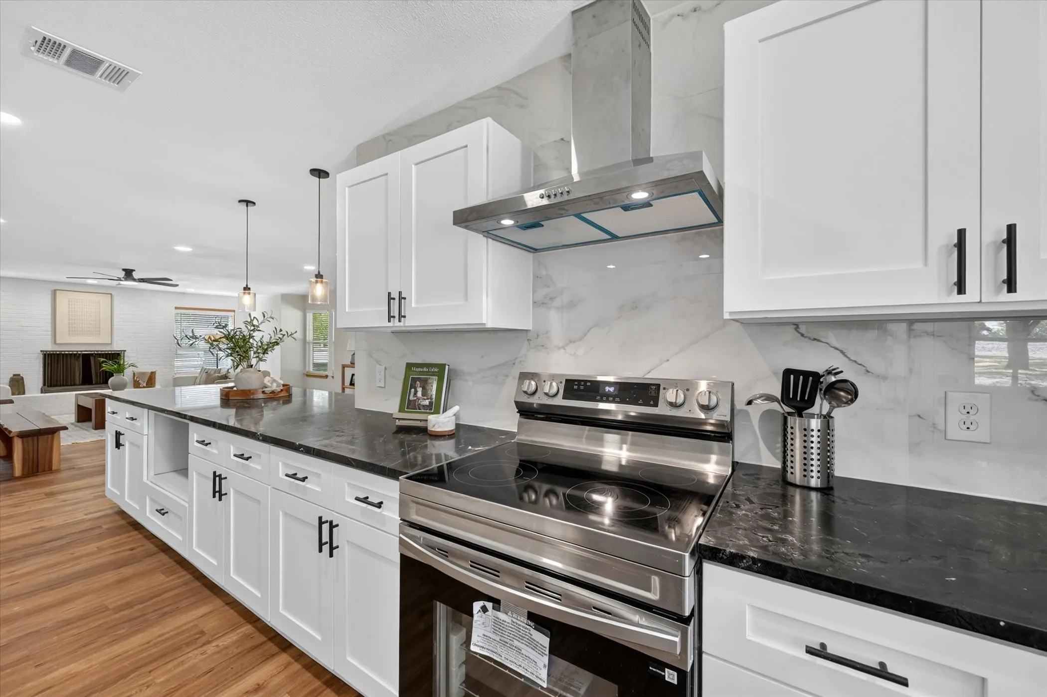 Single Family Residence For Sale in Johnson County , 4512 Cross Timber Road, Burleson, Texas 76028, 4 Bedroom, 2 Bathroom, 2 Garage spaces, 2,016 Sqft, built in 1975, mls#21390208, Real Estate Agent in Burleson, Homes For Sale in Johnson county, Homes For Sale in Burleson, Realtor in Burleson Texas, Real Estate Brokerage Independent Realty Texas, Luminita Cordes Realtor
