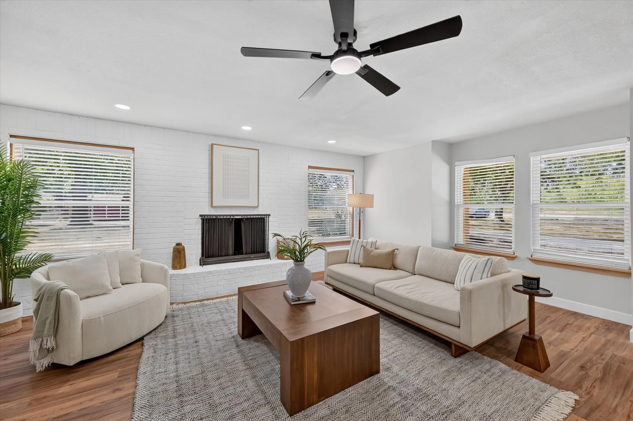 Single Family Residence For Sale in Johnson County , 4512 Cross Timber Road, Burleson, Texas 76028, 4 Bedroom, 2 Bathroom, 2 Garage spaces, 2,016 Sqft, built in 1975, mls#21390208, Real Estate Agent in Burleson, Homes For Sale in Johnson county, Homes For Sale in Burleson, Realtor in Burleson Texas, Real Estate Brokerage Independent Realty Texas, Luminita Cordes Realtor