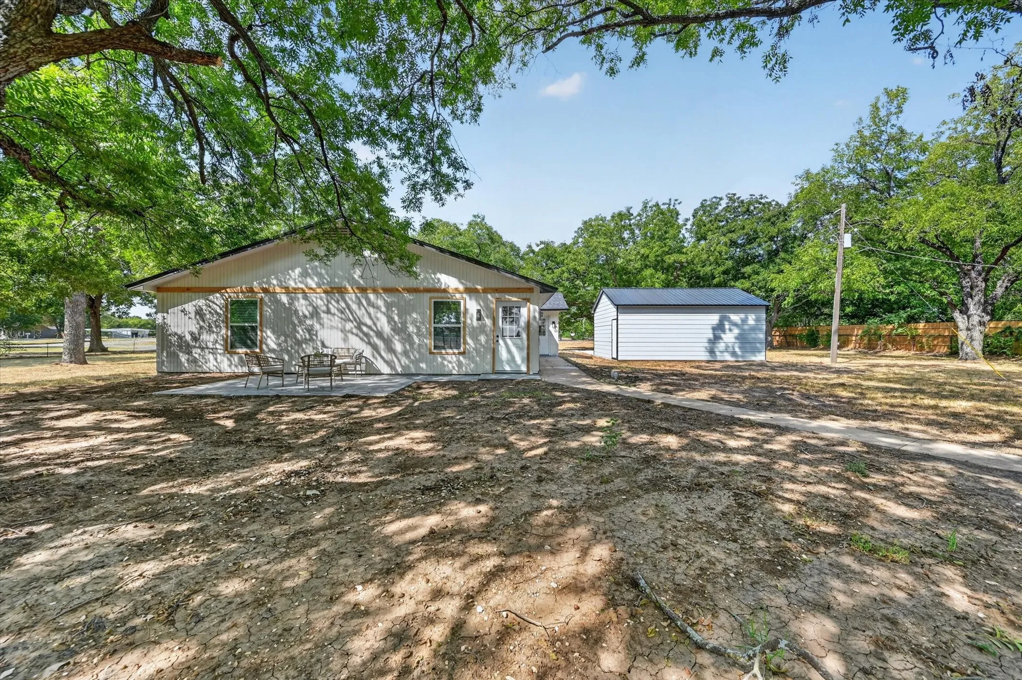 Single Family Residence For Sale in Johnson County , 4512 Cross Timber Road, Burleson, Texas 76028, 4 Bedroom, 2 Bathroom, 2 Garage spaces, 2,016 Sqft, built in 1975, mls#21390208, Real Estate Agent in Burleson, Homes For Sale in Johnson county, Homes For Sale in Burleson, Realtor in Burleson Texas, Real Estate Brokerage Independent Realty Texas, Luminita Cordes Realtor