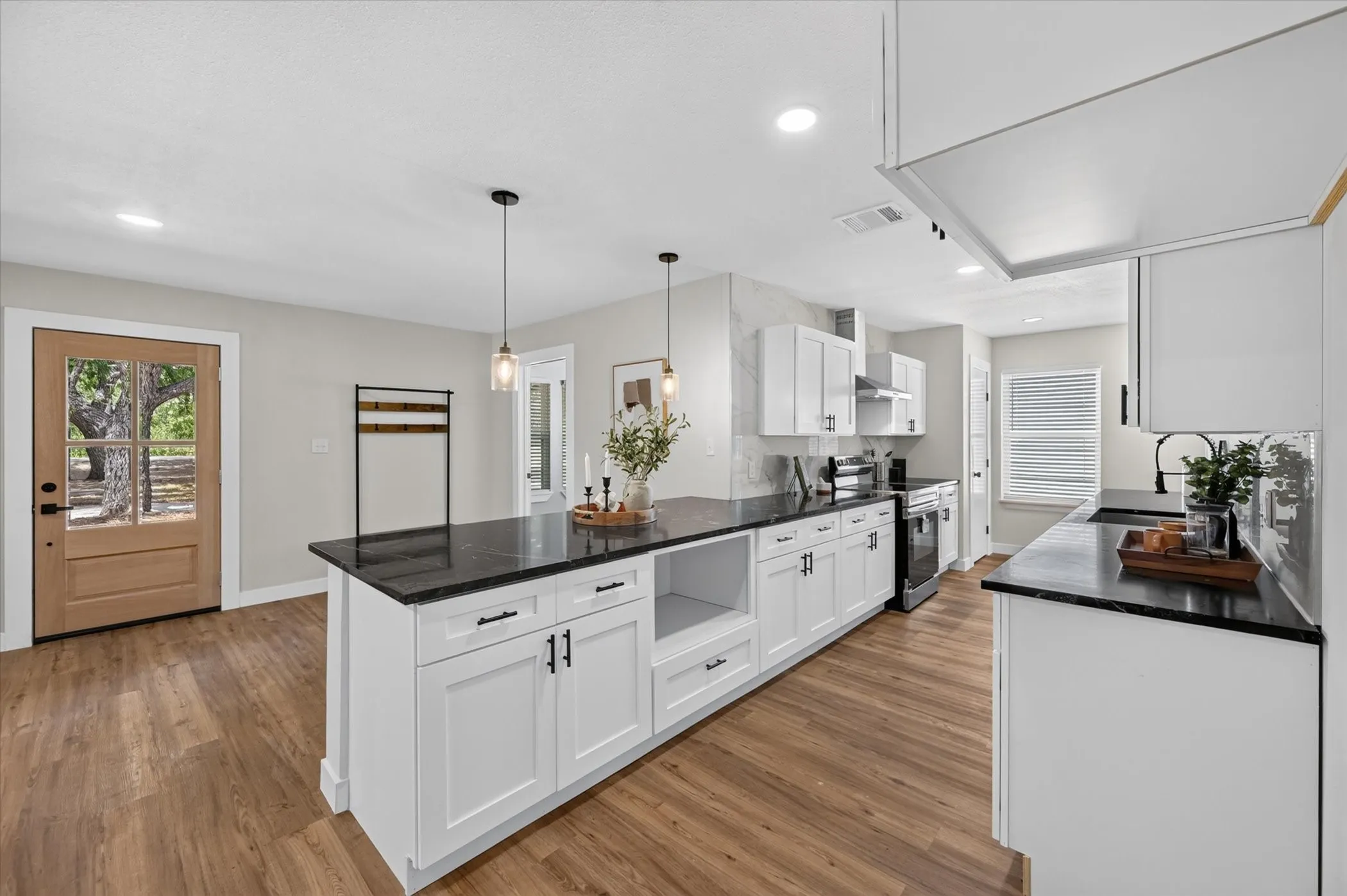Single Family Residence For Sale in Johnson County , 4512 Cross Timber Road, Burleson, Texas 76028, 4 Bedroom, 2 Bathroom, 2 Garage spaces, 2,016 Sqft, built in 1975, mls#21390208, Real Estate Agent in Burleson, Homes For Sale in Johnson county, Homes For Sale in Burleson, Realtor in Burleson Texas, Real Estate Brokerage Independent Realty Texas, Luminita Cordes Realtor