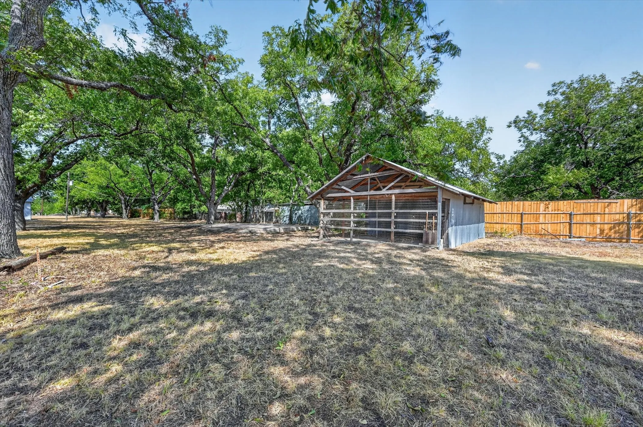 Single Family Residence For Sale in Johnson County , 4512 Cross Timber Road, Burleson, Texas 76028, 4 Bedroom, 2 Bathroom, 2 Garage spaces, 2,016 Sqft, built in 1975, mls#21390208, Real Estate Agent in Burleson, Homes For Sale in Johnson county, Homes For Sale in Burleson, Realtor in Burleson Texas, Real Estate Brokerage Independent Realty Texas, Luminita Cordes Realtor