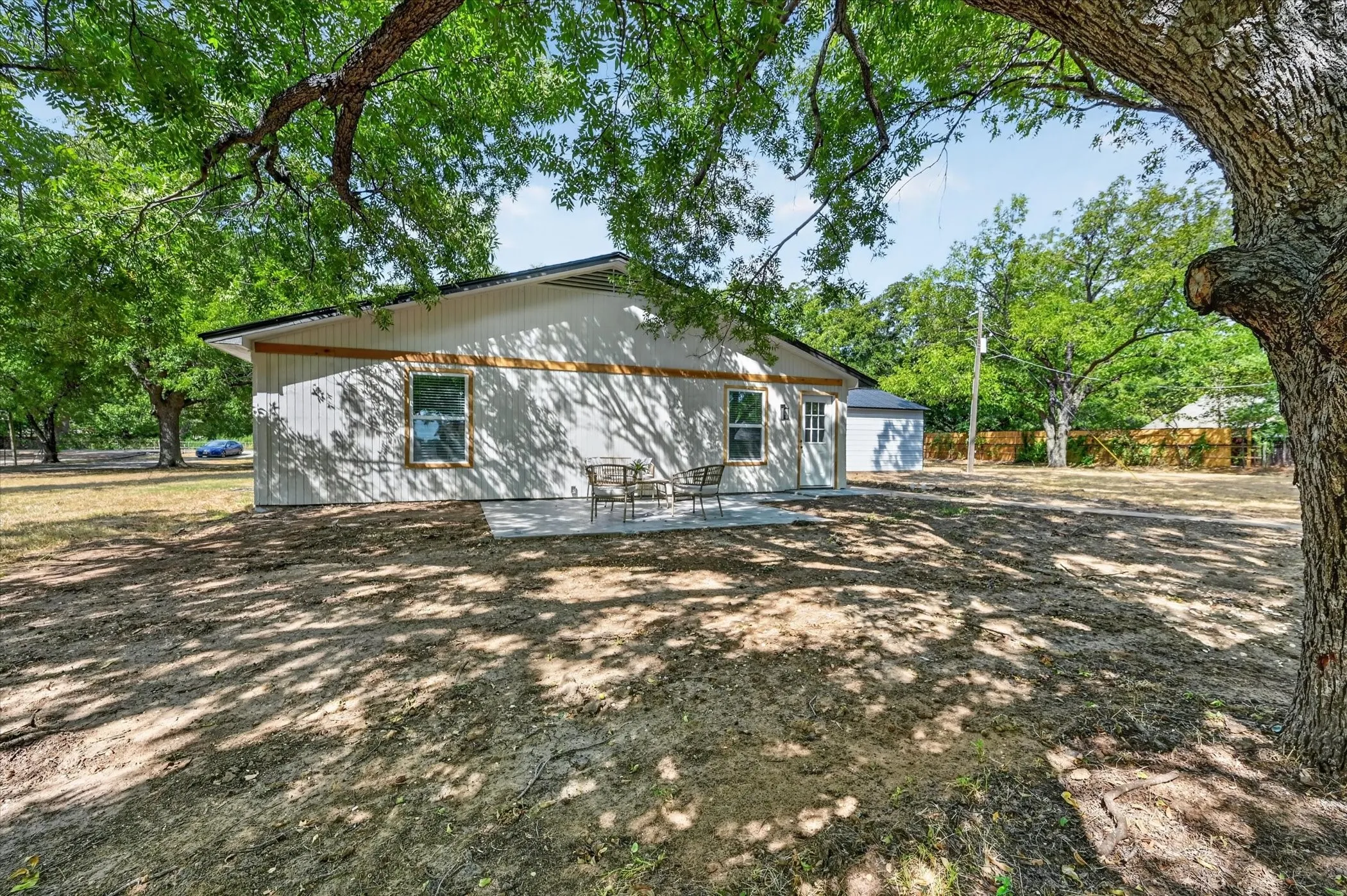 Single Family Residence For Sale in Johnson County , 4512 Cross Timber Road, Burleson, Texas 76028, 4 Bedroom, 2 Bathroom, 2 Garage spaces, 2,016 Sqft, built in 1975, mls#21390208, Real Estate Agent in Burleson, Homes For Sale in Johnson county, Homes For Sale in Burleson, Realtor in Burleson Texas, Real Estate Brokerage Independent Realty Texas, Luminita Cordes Realtor