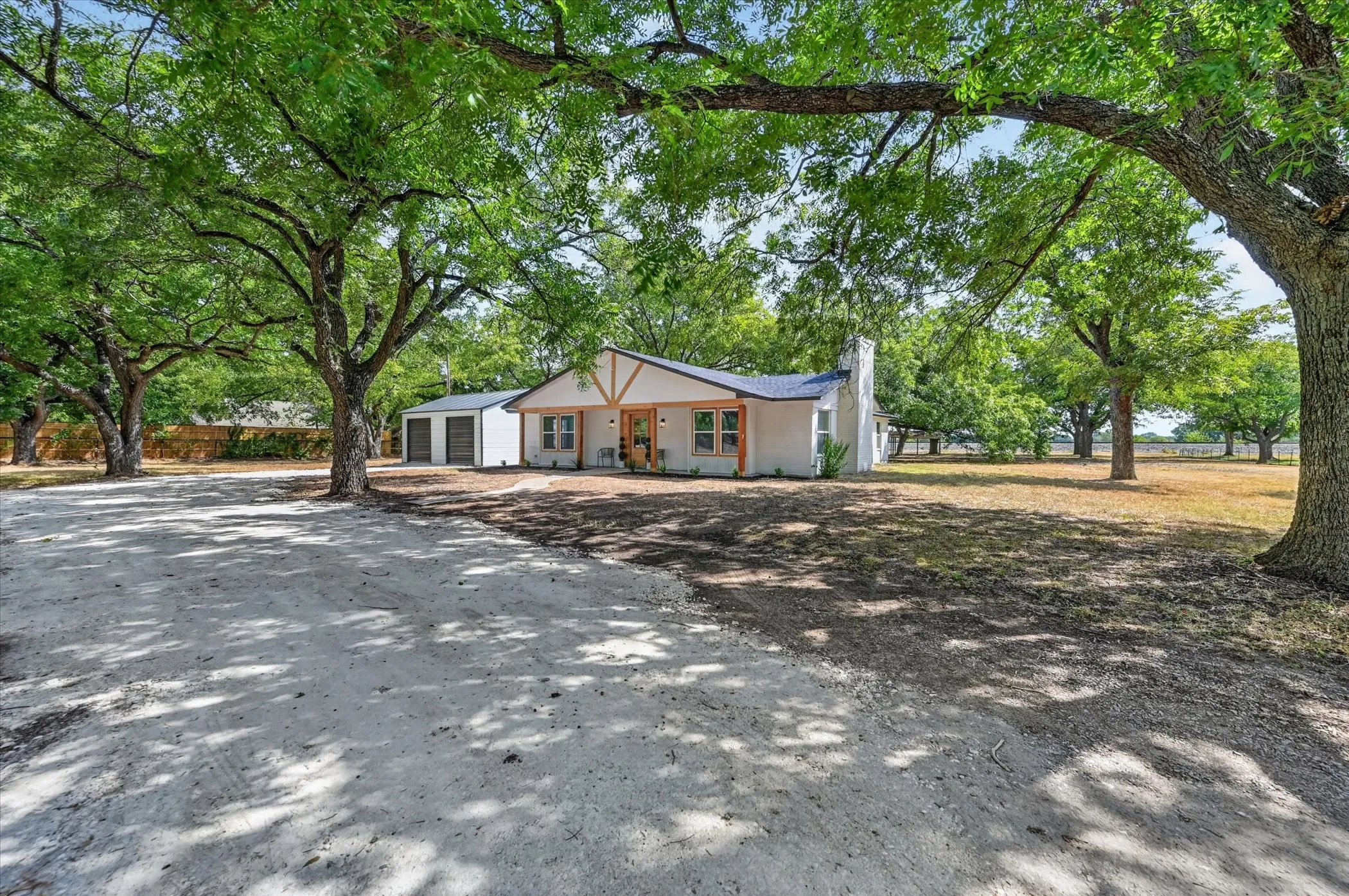 Single Family Residence For Sale in Johnson County , 4512 Cross Timber Road, Burleson, Texas 76028, 4 Bedroom, 2 Bathroom, 2 Garage spaces, 2,016 Sqft, built in 1975, mls#21390208, Real Estate Agent in Burleson, Homes For Sale in Johnson county, Homes For Sale in Burleson, Realtor in Burleson Texas, Real Estate Brokerage Independent Realty Texas, Luminita Cordes Realtor