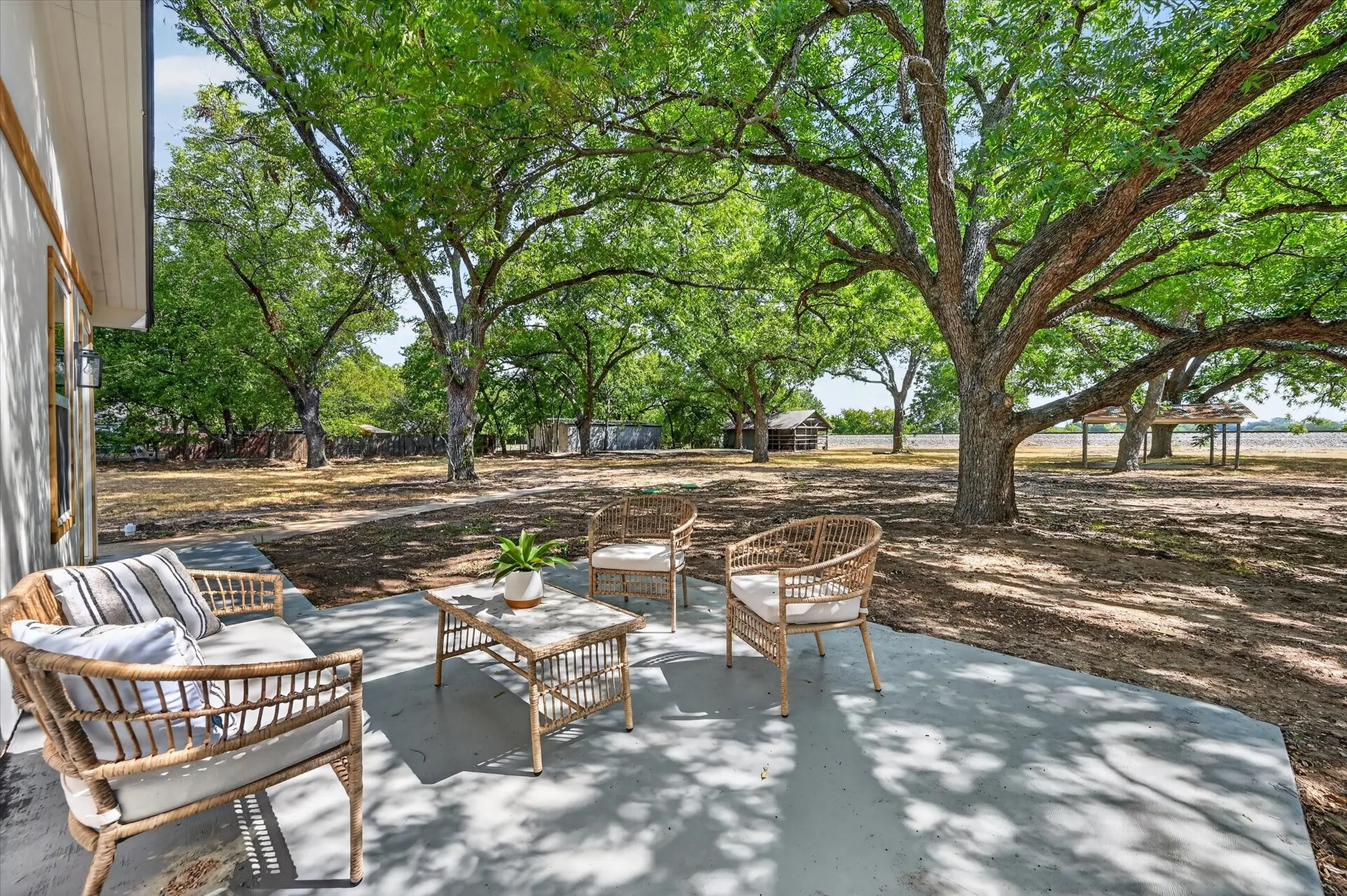 Single Family Residence For Sale in Johnson County , 4512 Cross Timber Road, Burleson, Texas 76028, 4 Bedroom, 2 Bathroom, 2 Garage spaces, 2,016 Sqft, built in 1975, mls#21390208, Real Estate Agent in Burleson, Homes For Sale in Johnson county, Homes For Sale in Burleson, Realtor in Burleson Texas, Real Estate Brokerage Independent Realty Texas, Luminita Cordes Realtor