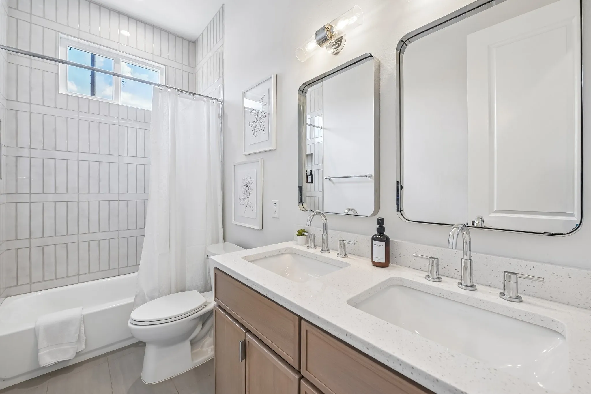 Dual vanity with integrated sinks and quartz countertops