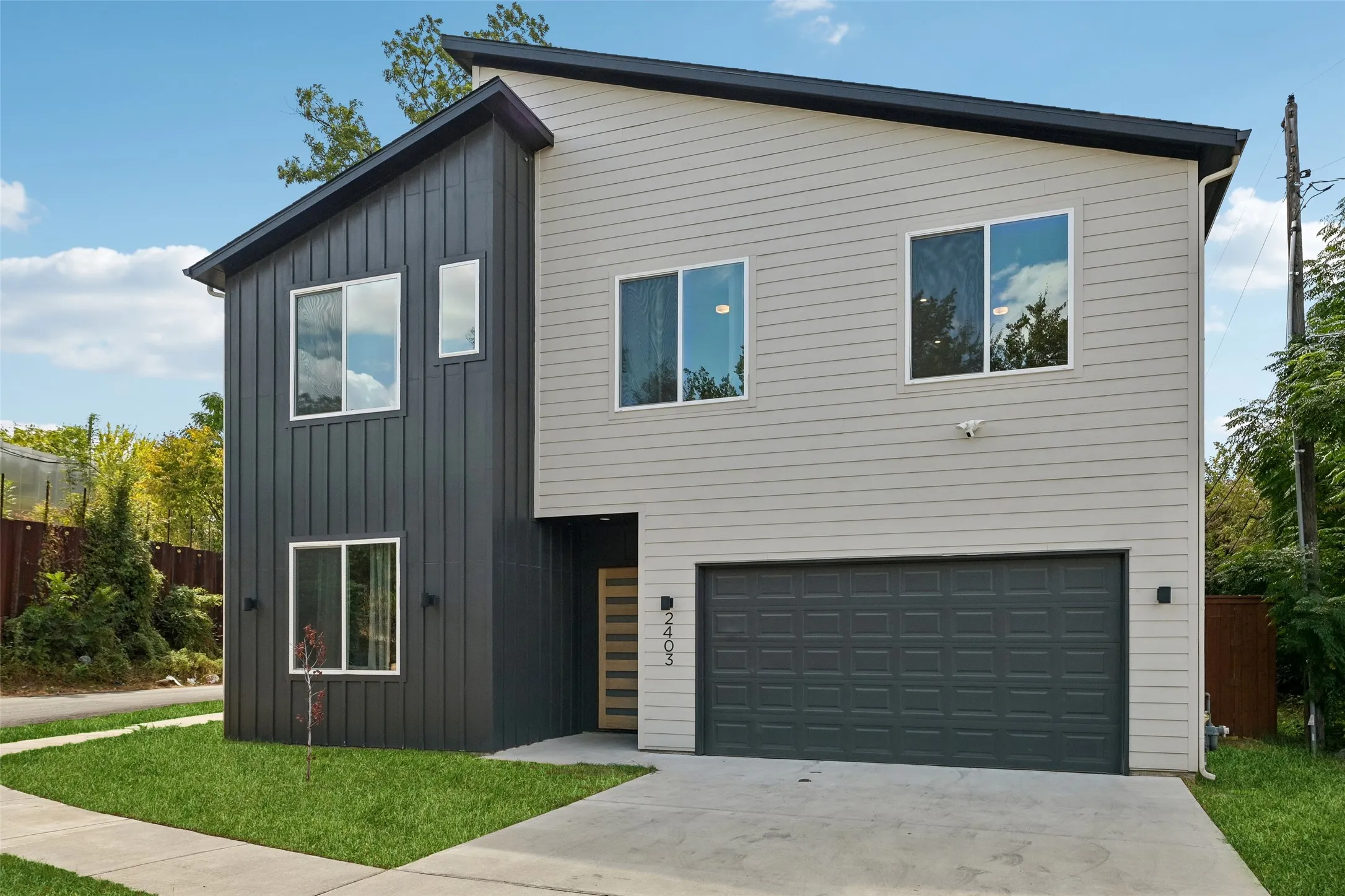 Single Family Residence For Sale in Dallas County , 2403 Obenchain Street, Dallas, Texas 75212, 4 Bedroom, 3 Bathroom, 2 Garage spaces, 2,114 Sqft, built in 2025, mls#21389065, Real Estate Agent in Dallas, Homes For Sale in Dallas county, Homes For Sale in Dallas, Realtor in Dallas Texas, Real Estate Brokerage Independent Realty Texas, Luminita Cordes Realtor