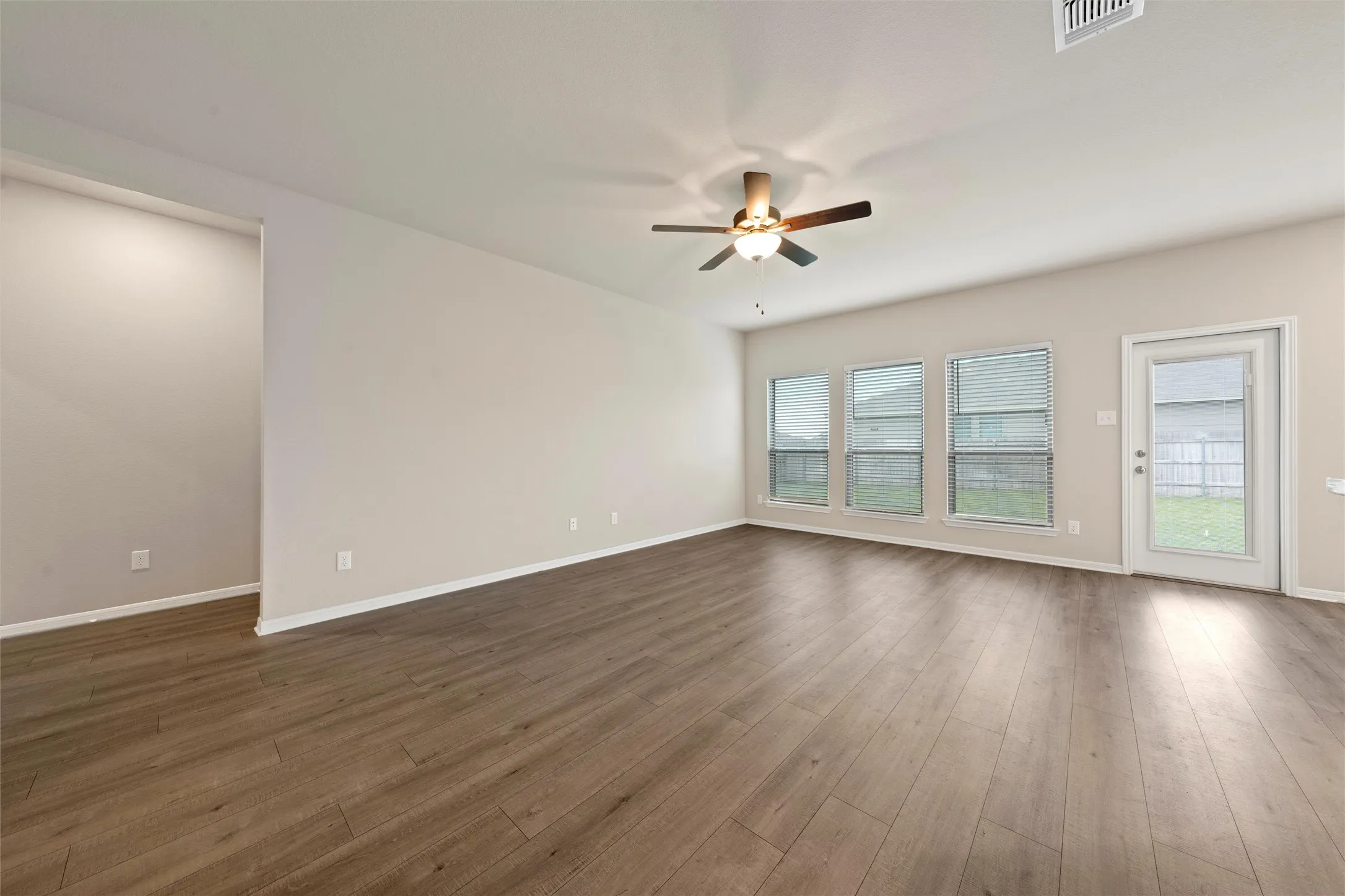Single Family Residence For Rent in Bell County , 7445 Garden Glen Drive, Temple, Texas 76502, 3 Bedroom, 2 Bathroom, 2 Garage spaces, 1,531 Sqft, built in 2021, mls#21390898, Real Estate Agent in Temple, Homes For Rent in Bell county, Homes For Rent in Temple, Realtor in Temple Texas, Real Estate Brokerage Independent Realty Texas, Luminita Cordes Realtor