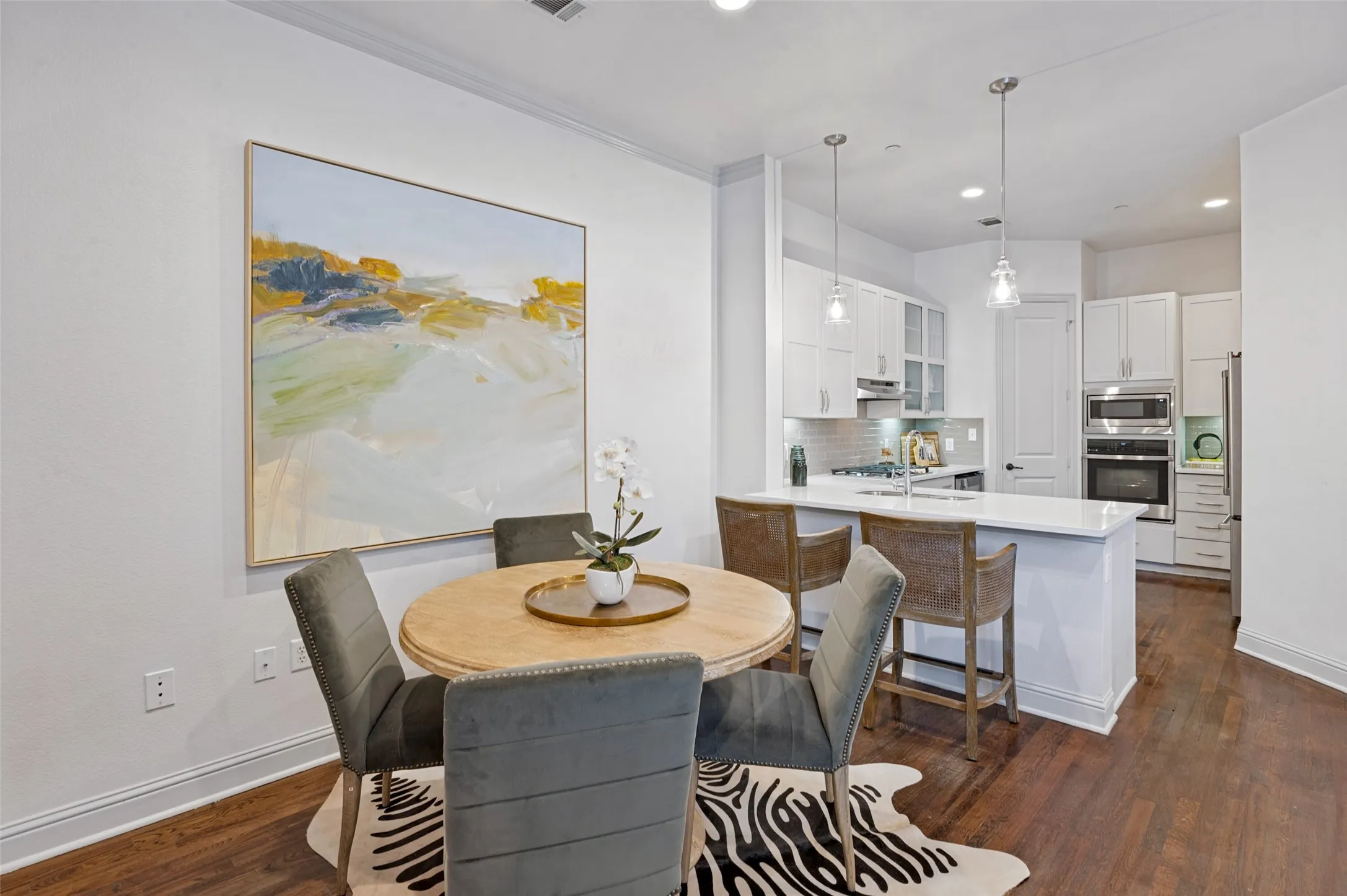 Dining room and breakfast bar
