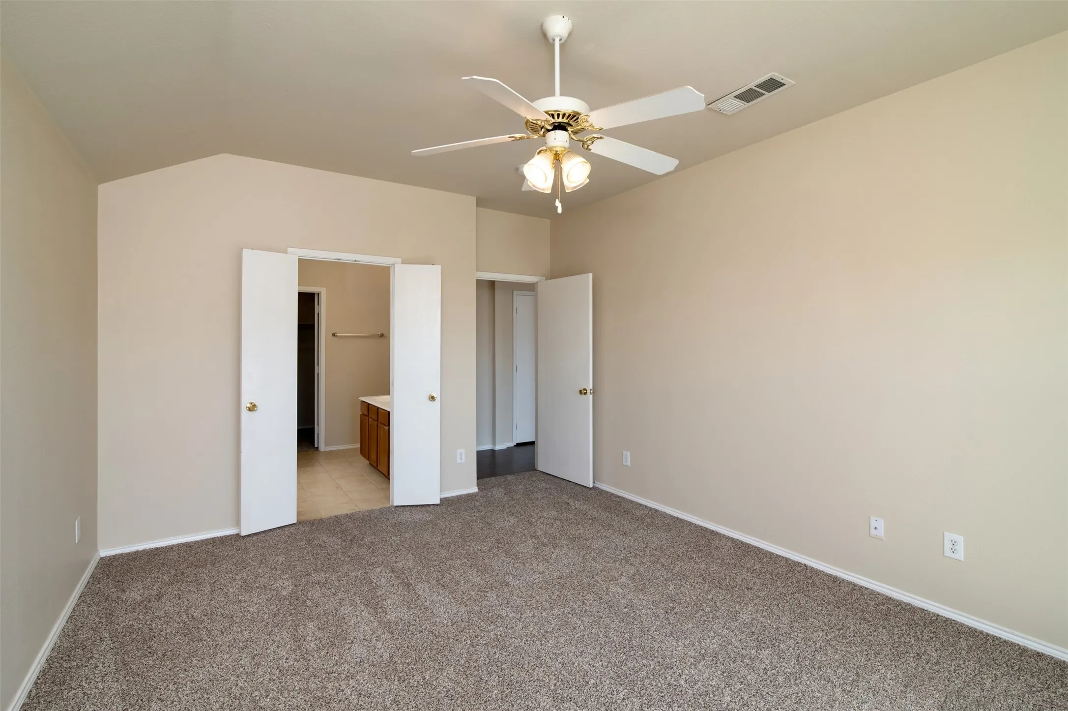 Single Family Residence For Rent in Denton County , 14617 Eaglemont Drive, Little Elm, Texas 75068, 3 Bedroom, 2 Bathroom, 2 Garage spaces, 1,522 Sqft, built in 2003, mls#21384512, Real Estate Agent in Little Elm, Homes For Rent in Denton county, Homes For Rent in Little Elm, Realtor in Little Elm Texas, Real Estate Brokerage Independent Realty Texas, Luminita Cordes Realtor
