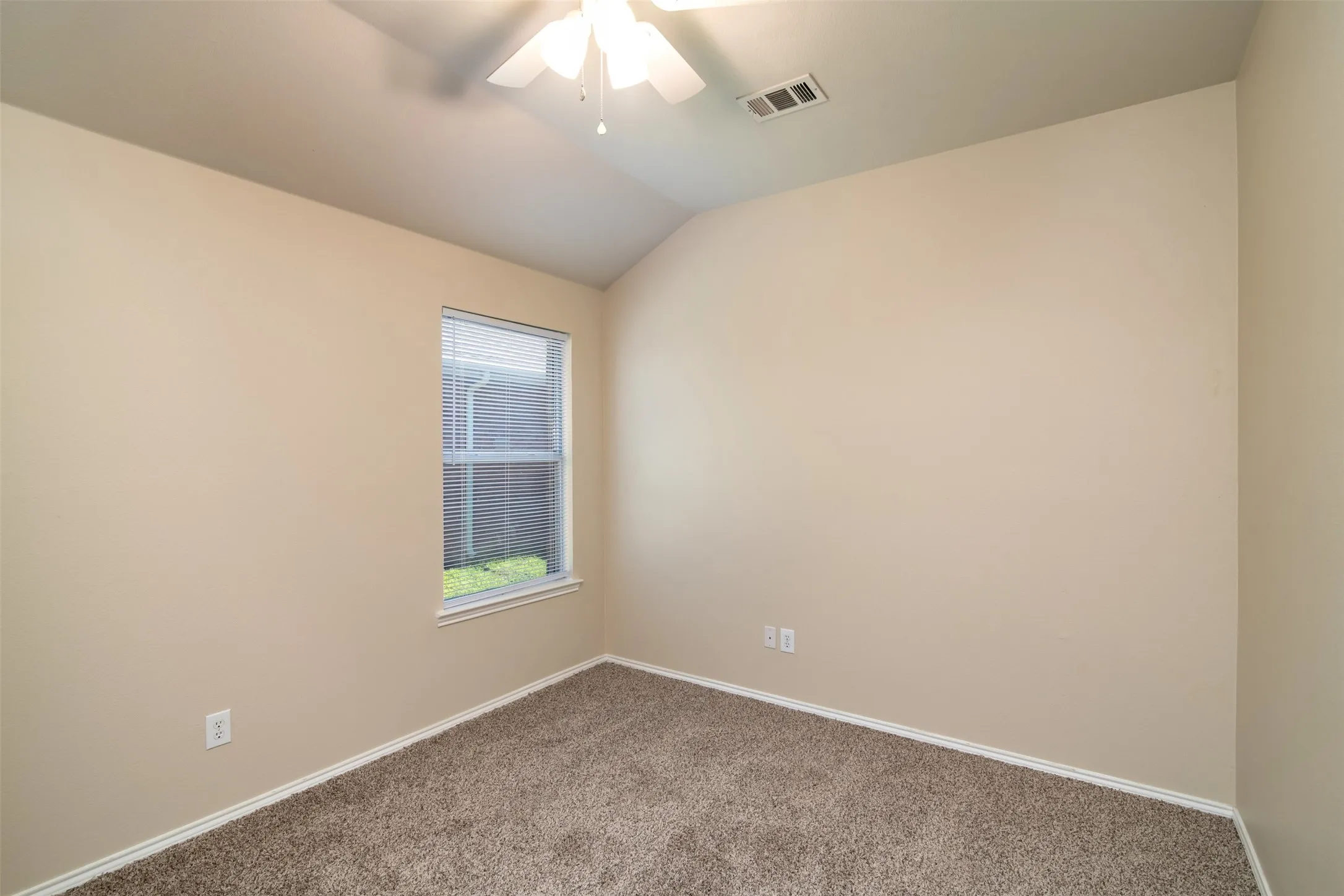 Single Family Residence For Rent in Denton County , 14617 Eaglemont Drive, Little Elm, Texas 75068, 3 Bedroom, 2 Bathroom, 2 Garage spaces, 1,522 Sqft, built in 2003, mls#21384512, Real Estate Agent in Little Elm, Homes For Rent in Denton county, Homes For Rent in Little Elm, Realtor in Little Elm Texas, Real Estate Brokerage Independent Realty Texas, Luminita Cordes Realtor