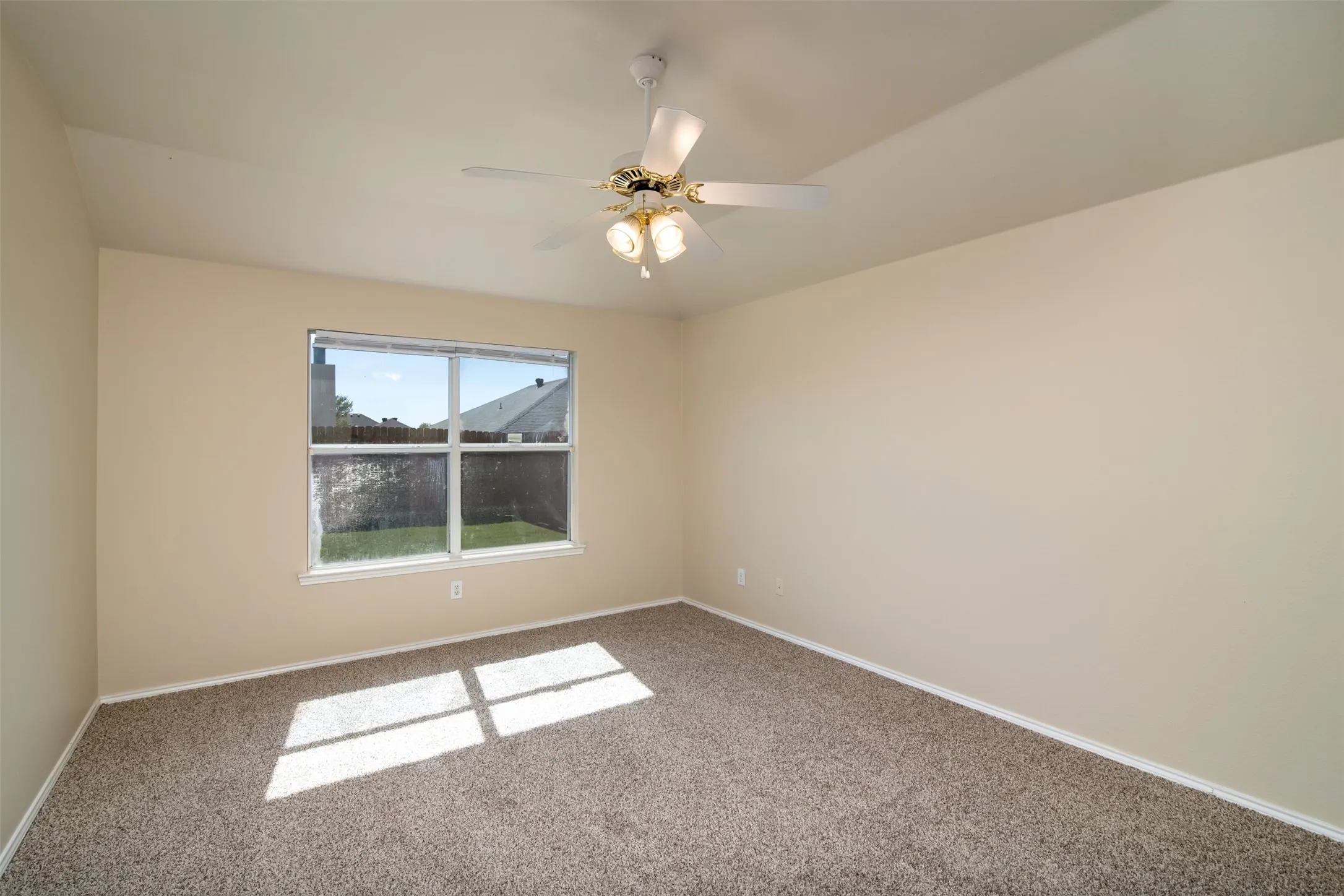 Single Family Residence For Rent in Denton County , 14617 Eaglemont Drive, Little Elm, Texas 75068, 3 Bedroom, 2 Bathroom, 2 Garage spaces, 1,522 Sqft, built in 2003, mls#21384512, Real Estate Agent in Little Elm, Homes For Rent in Denton county, Homes For Rent in Little Elm, Realtor in Little Elm Texas, Real Estate Brokerage Independent Realty Texas, Luminita Cordes Realtor