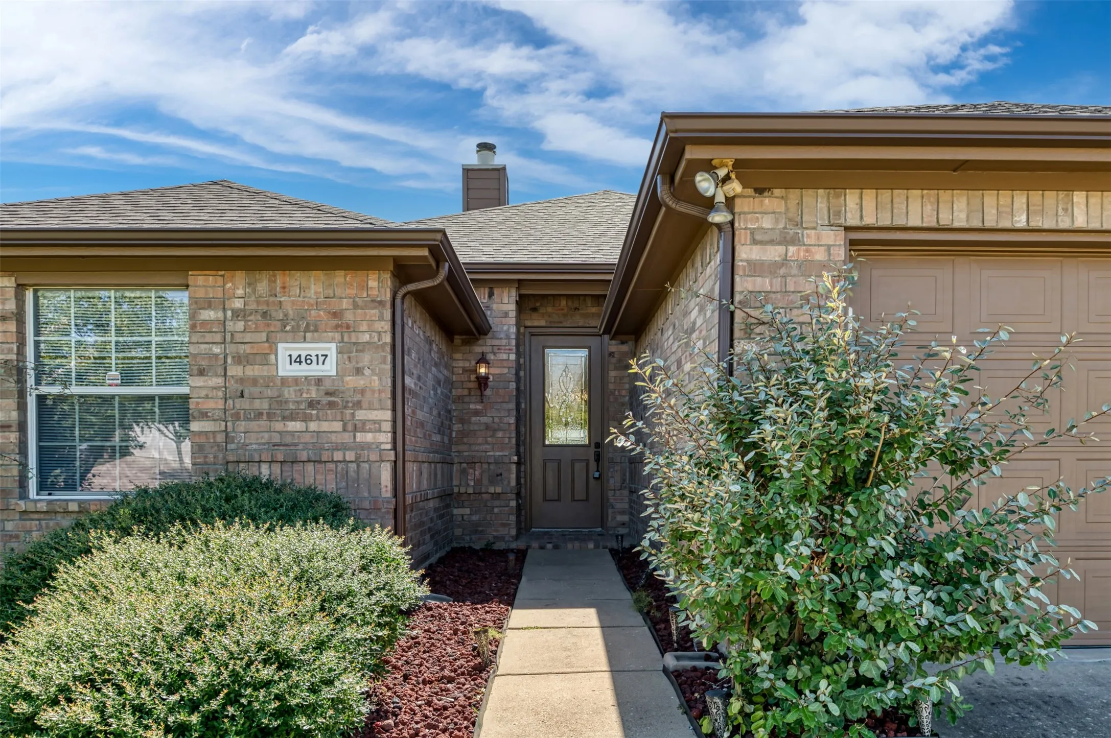 Single Family Residence For Rent in Denton County , 14617 Eaglemont Drive, Little Elm, Texas 75068, 3 Bedroom, 2 Bathroom, 2 Garage spaces, 1,522 Sqft, built in 2003, mls#21384512, Real Estate Agent in Little Elm, Homes For Rent in Denton county, Homes For Rent in Little Elm, Realtor in Little Elm Texas, Real Estate Brokerage Independent Realty Texas, Luminita Cordes Realtor