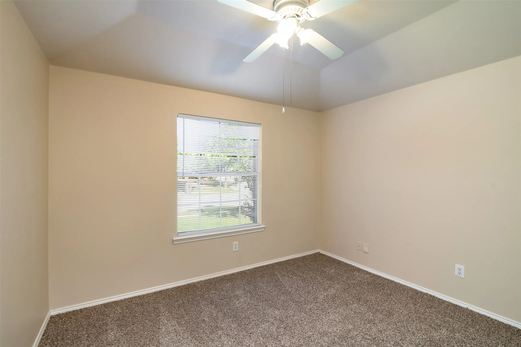 Single Family Residence For Rent in Denton County , 14617 Eaglemont Drive, Little Elm, Texas 75068, 3 Bedroom, 2 Bathroom, 2 Garage spaces, 1,522 Sqft, built in 2003, mls#21384512, Real Estate Agent in Little Elm, Homes For Rent in Denton county, Homes For Rent in Little Elm, Realtor in Little Elm Texas, Real Estate Brokerage Independent Realty Texas, Luminita Cordes Realtor
