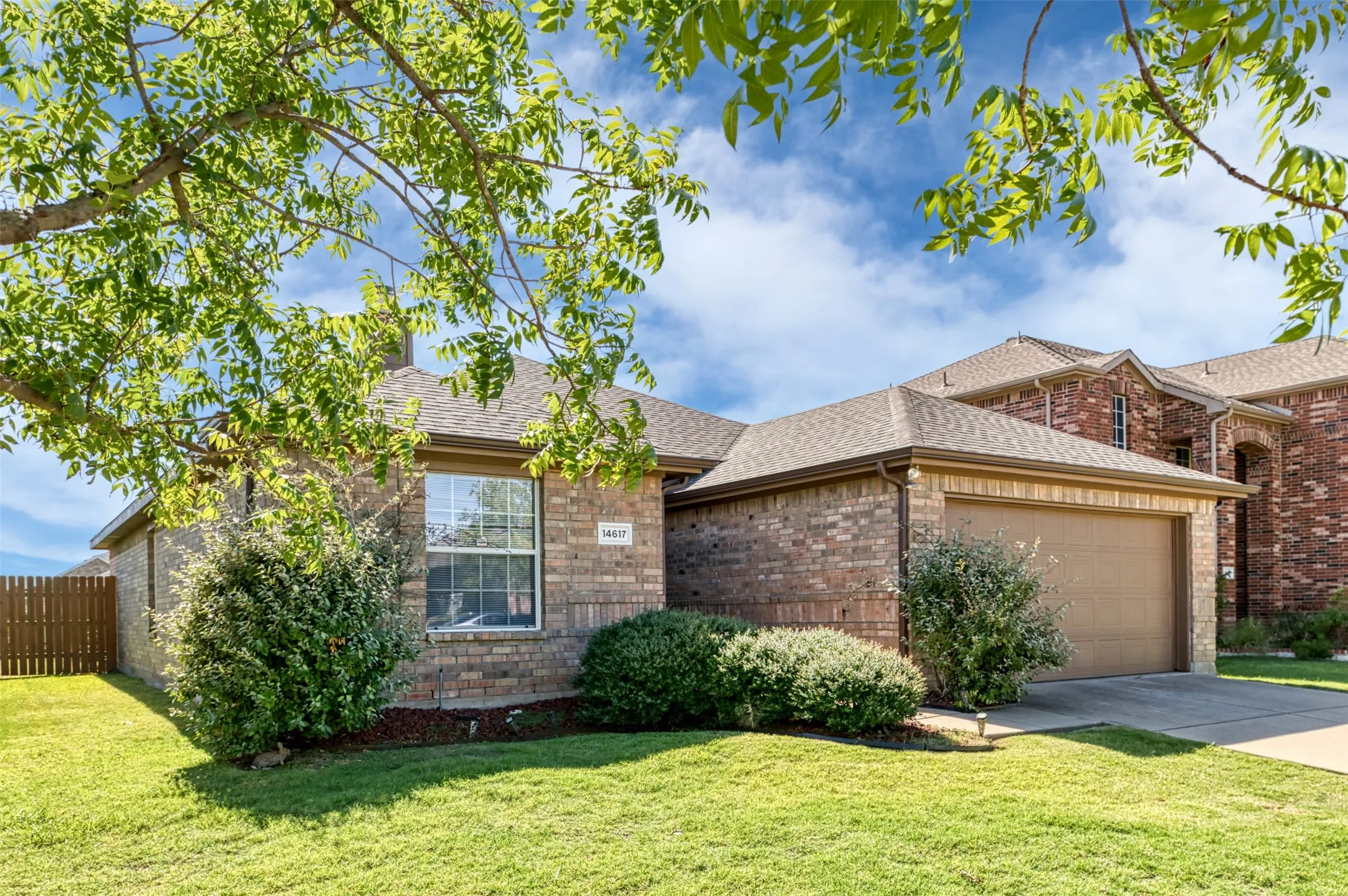 Single Family Residence For Rent in Denton County , 14617 Eaglemont Drive, Little Elm, Texas 75068, 3 Bedroom, 2 Bathroom, 2 Garage spaces, 1,522 Sqft, built in 2003, mls#21384512, Real Estate Agent in Little Elm, Homes For Rent in Denton county, Homes For Rent in Little Elm, Realtor in Little Elm Texas, Real Estate Brokerage Independent Realty Texas, Luminita Cordes Realtor