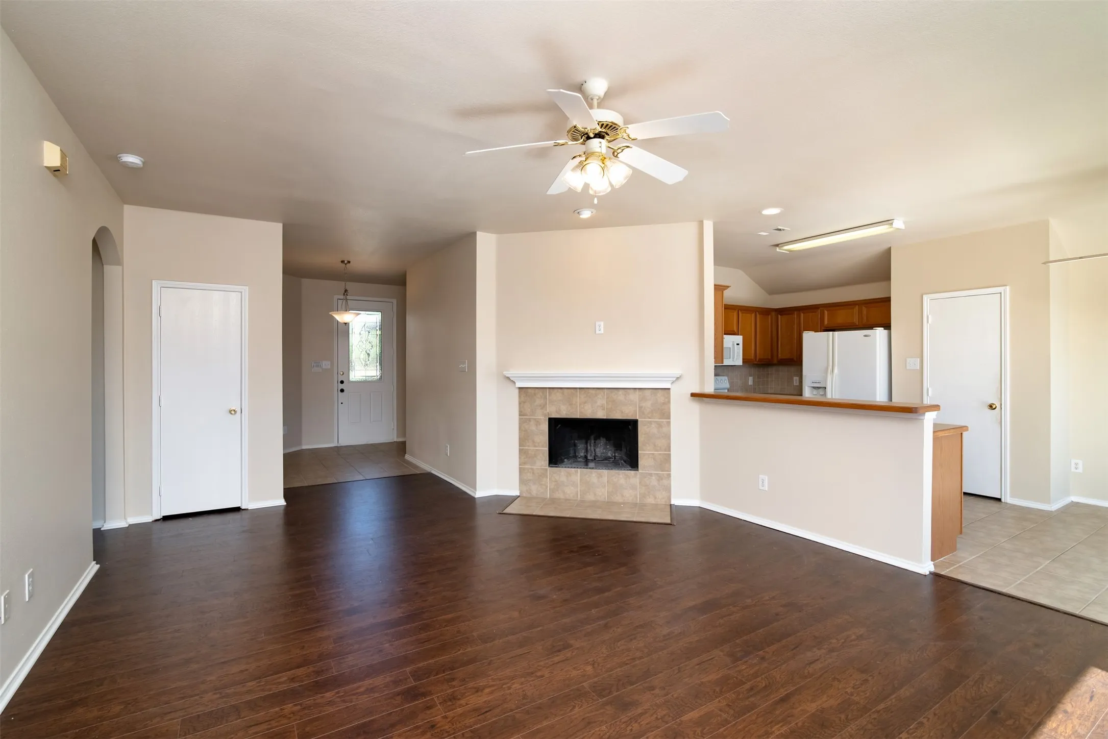 Single Family Residence For Rent in Denton County , 14617 Eaglemont Drive, Little Elm, Texas 75068, 3 Bedroom, 2 Bathroom, 2 Garage spaces, 1,522 Sqft, built in 2003, mls#21384512, Real Estate Agent in Little Elm, Homes For Rent in Denton county, Homes For Rent in Little Elm, Realtor in Little Elm Texas, Real Estate Brokerage Independent Realty Texas, Luminita Cordes Realtor