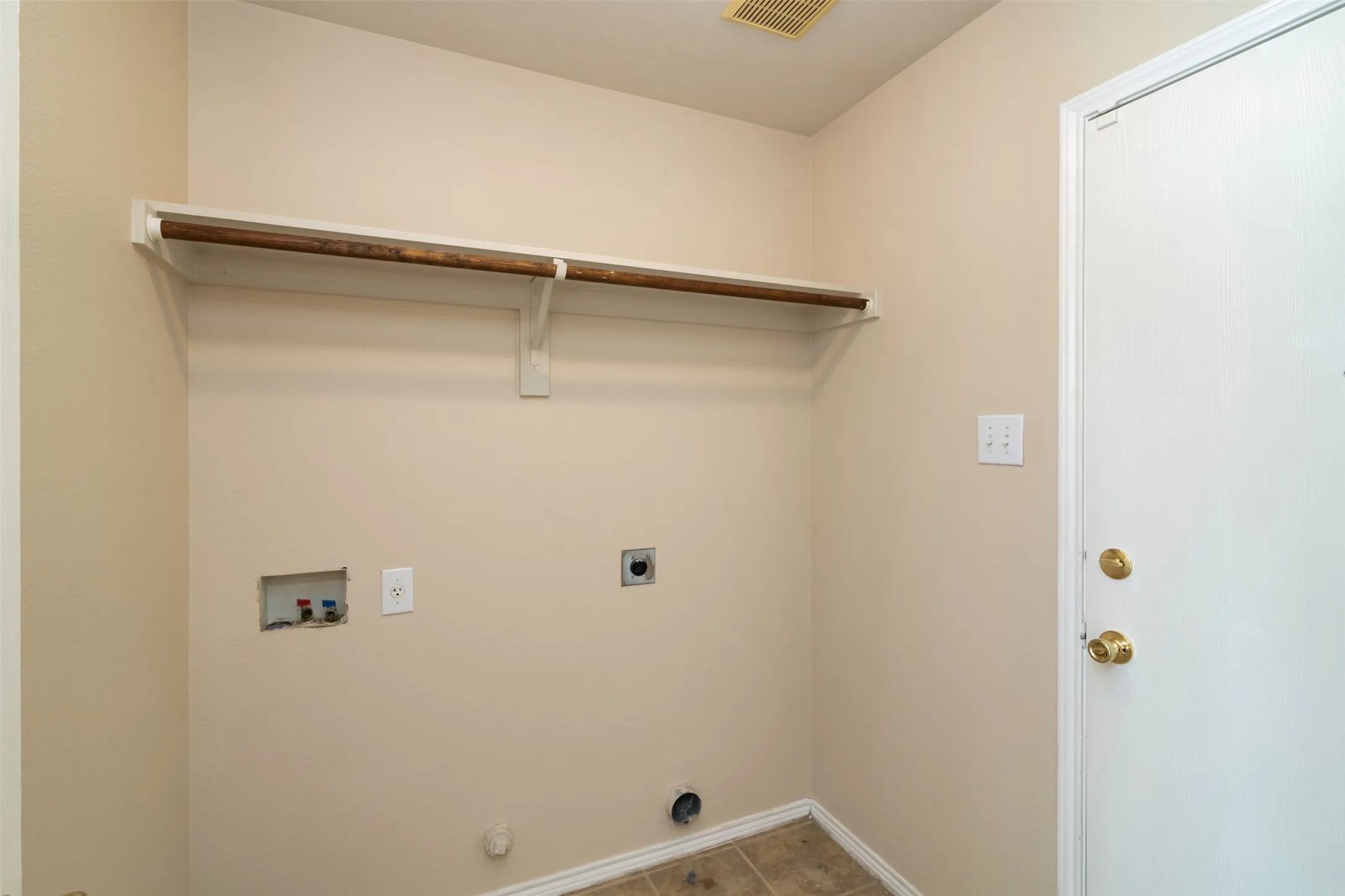 Single Family Residence For Rent in Denton County , 14617 Eaglemont Drive, Little Elm, Texas 75068, 3 Bedroom, 2 Bathroom, 2 Garage spaces, 1,522 Sqft, built in 2003, mls#21384512, Real Estate Agent in Little Elm, Homes For Rent in Denton county, Homes For Rent in Little Elm, Realtor in Little Elm Texas, Real Estate Brokerage Independent Realty Texas, Luminita Cordes Realtor