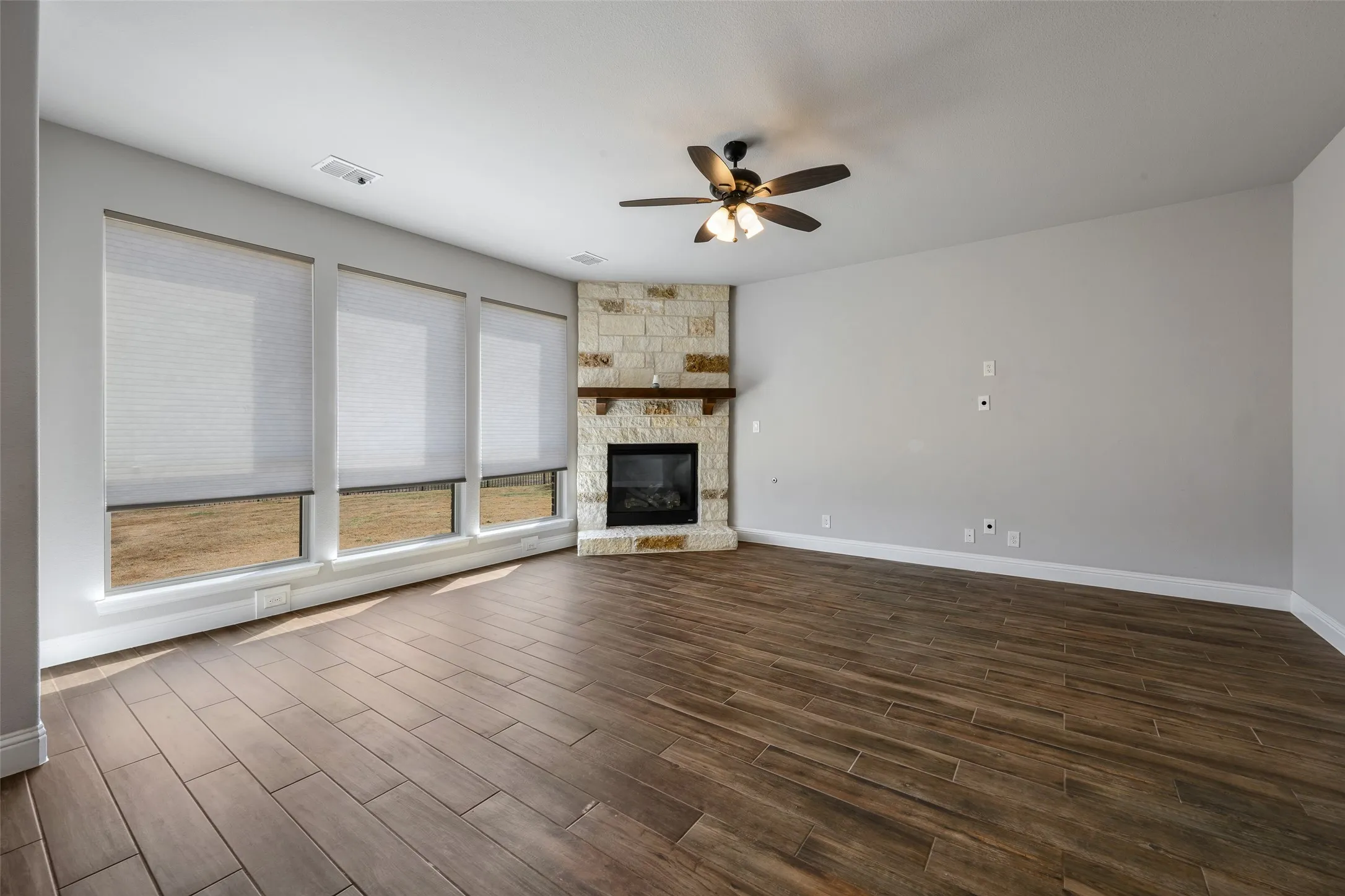 Single Family Residence For Sale in Denton County , 4509 Stillhouse Hollow Lane, Denton, Texas 76226, 5 Bedroom, 4 Bathroom, 2 Garage spaces, 3,274 Sqft, built in 2019, mls#21390031, Real Estate Agent in Denton, Homes For Sale in Denton county, Homes For Sale in Denton, Realtor in Denton Texas, Real Estate Brokerage Independent Realty Texas, Luminita Cordes Realtor