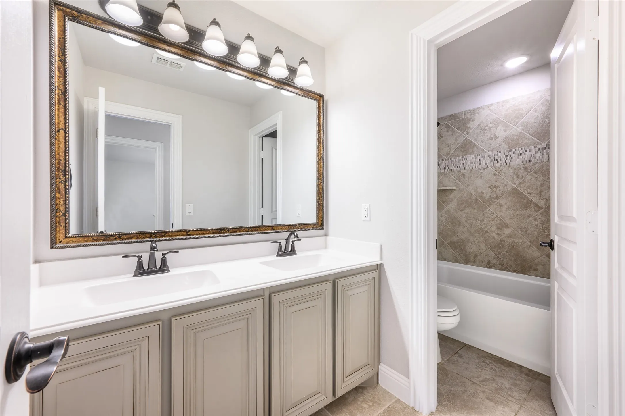 Single Family Residence For Sale in Denton County , 4509 Stillhouse Hollow Lane, Denton, Texas 76226, 5 Bedroom, 4 Bathroom, 2 Garage spaces, 3,274 Sqft, built in 2019, mls#21390031, Real Estate Agent in Denton, Homes For Sale in Denton county, Homes For Sale in Denton, Realtor in Denton Texas, Real Estate Brokerage Independent Realty Texas, Luminita Cordes Realtor