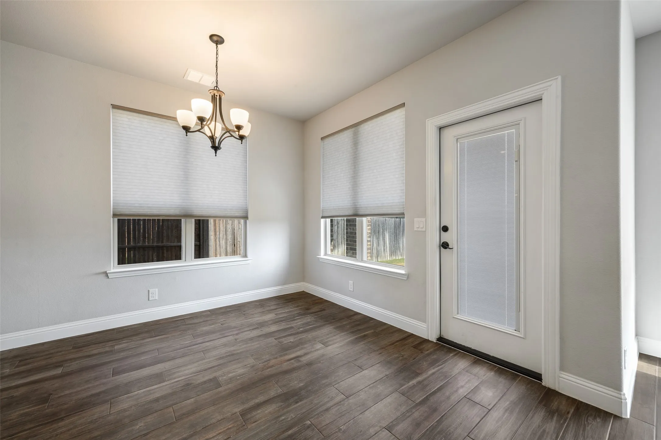 Single Family Residence For Sale in Denton County , 4509 Stillhouse Hollow Lane, Denton, Texas 76226, 5 Bedroom, 4 Bathroom, 2 Garage spaces, 3,274 Sqft, built in 2019, mls#21390031, Real Estate Agent in Denton, Homes For Sale in Denton county, Homes For Sale in Denton, Realtor in Denton Texas, Real Estate Brokerage Independent Realty Texas, Luminita Cordes Realtor
