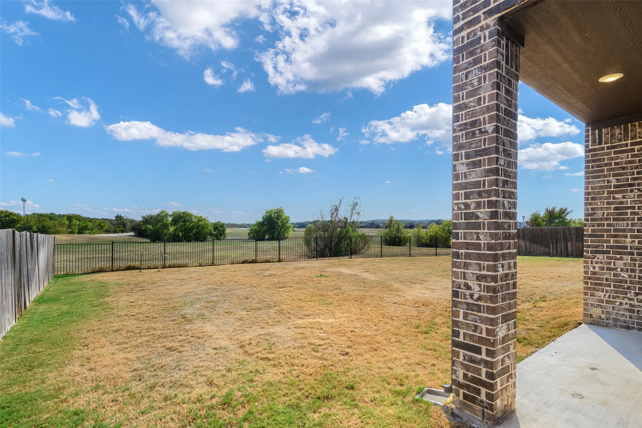 Single Family Residence For Sale in Denton County , 4509 Stillhouse Hollow Lane, Denton, Texas 76226, 5 Bedroom, 4 Bathroom, 2 Garage spaces, 3,274 Sqft, built in 2019, mls#21390031, Real Estate Agent in Denton, Homes For Sale in Denton county, Homes For Sale in Denton, Realtor in Denton Texas, Real Estate Brokerage Independent Realty Texas, Luminita Cordes Realtor