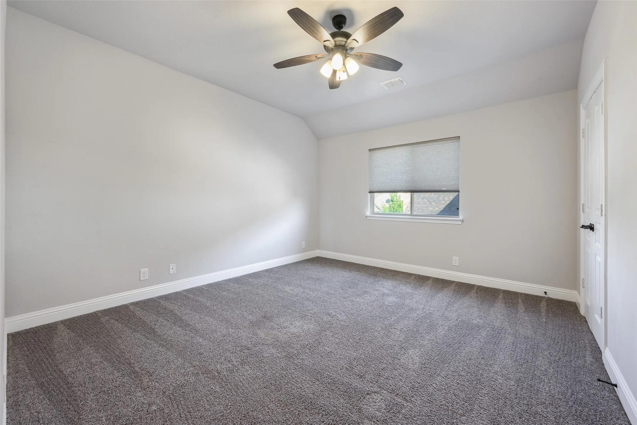Single Family Residence For Sale in Denton County , 4509 Stillhouse Hollow Lane, Denton, Texas 76226, 5 Bedroom, 4 Bathroom, 2 Garage spaces, 3,274 Sqft, built in 2019, mls#21390031, Real Estate Agent in Denton, Homes For Sale in Denton county, Homes For Sale in Denton, Realtor in Denton Texas, Real Estate Brokerage Independent Realty Texas, Luminita Cordes Realtor