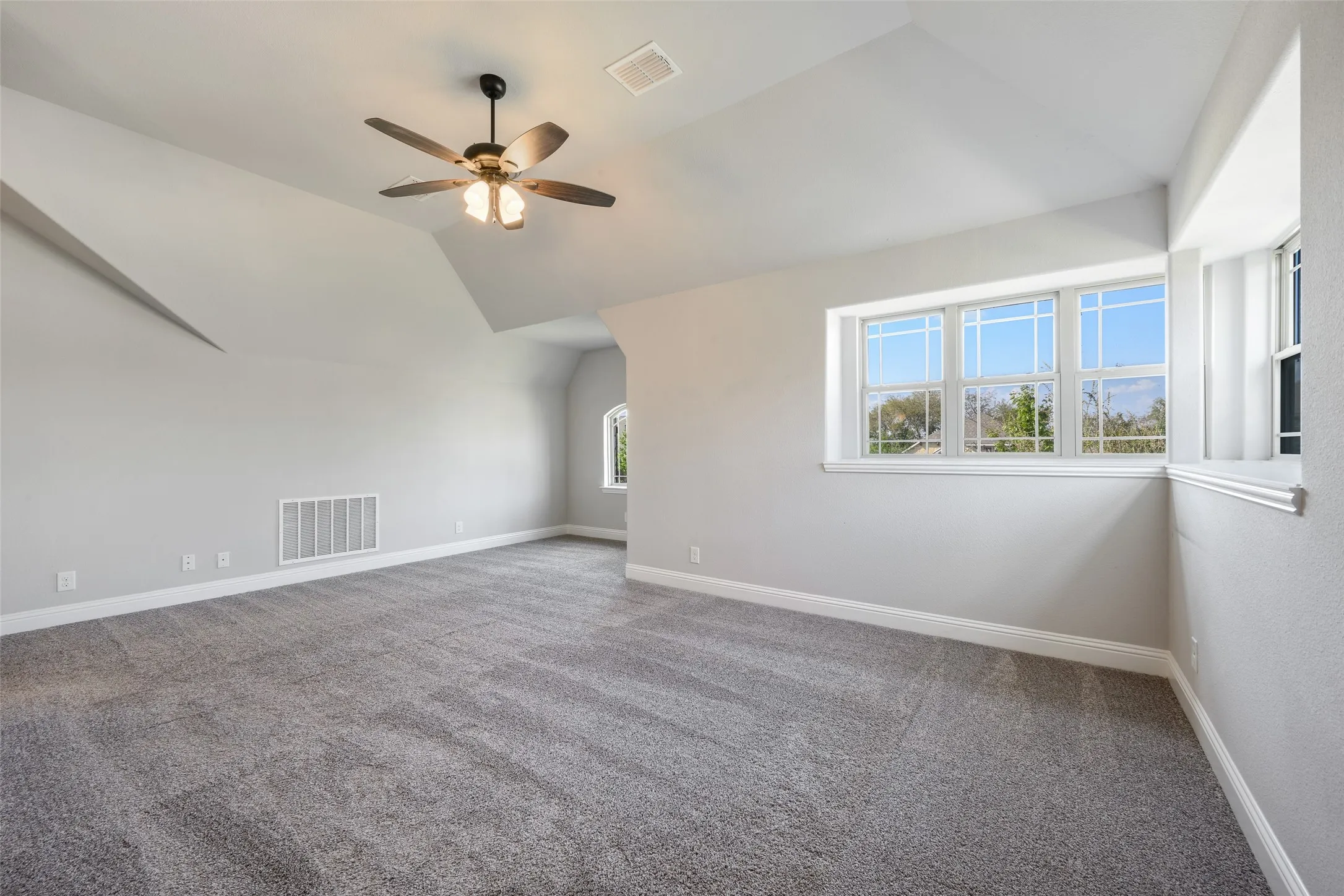 Single Family Residence For Sale in Denton County , 4509 Stillhouse Hollow Lane, Denton, Texas 76226, 5 Bedroom, 4 Bathroom, 2 Garage spaces, 3,274 Sqft, built in 2019, mls#21390031, Real Estate Agent in Denton, Homes For Sale in Denton county, Homes For Sale in Denton, Realtor in Denton Texas, Real Estate Brokerage Independent Realty Texas, Luminita Cordes Realtor