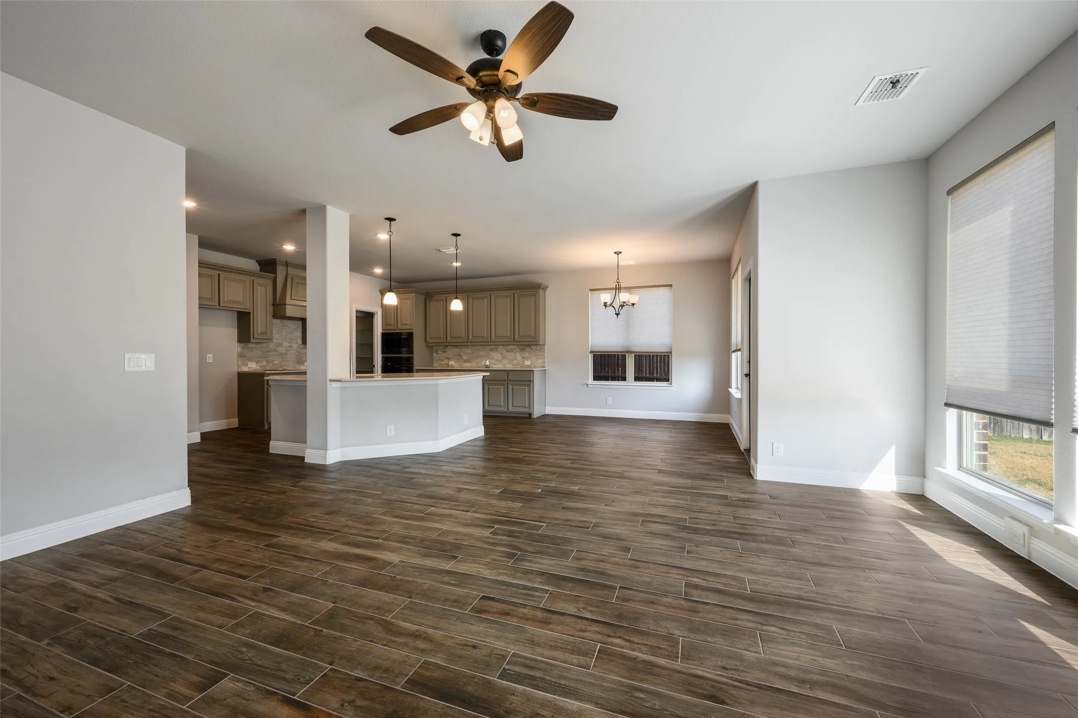 Single Family Residence For Sale in Denton County , 4509 Stillhouse Hollow Lane, Denton, Texas 76226, 5 Bedroom, 4 Bathroom, 2 Garage spaces, 3,274 Sqft, built in 2019, mls#21390031, Real Estate Agent in Denton, Homes For Sale in Denton county, Homes For Sale in Denton, Realtor in Denton Texas, Real Estate Brokerage Independent Realty Texas, Luminita Cordes Realtor