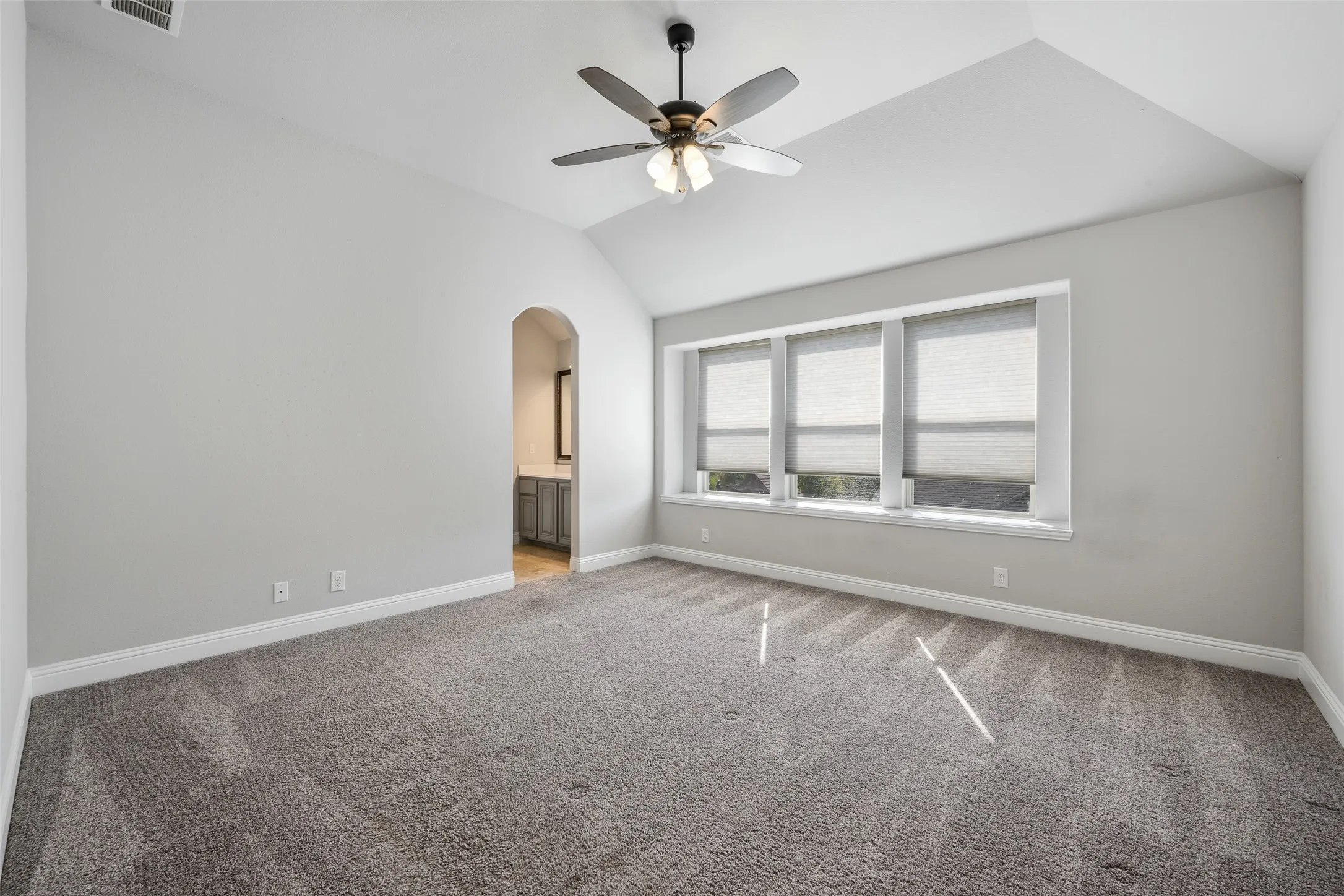 Single Family Residence For Sale in Denton County , 4509 Stillhouse Hollow Lane, Denton, Texas 76226, 5 Bedroom, 4 Bathroom, 2 Garage spaces, 3,274 Sqft, built in 2019, mls#21390031, Real Estate Agent in Denton, Homes For Sale in Denton county, Homes For Sale in Denton, Realtor in Denton Texas, Real Estate Brokerage Independent Realty Texas, Luminita Cordes Realtor