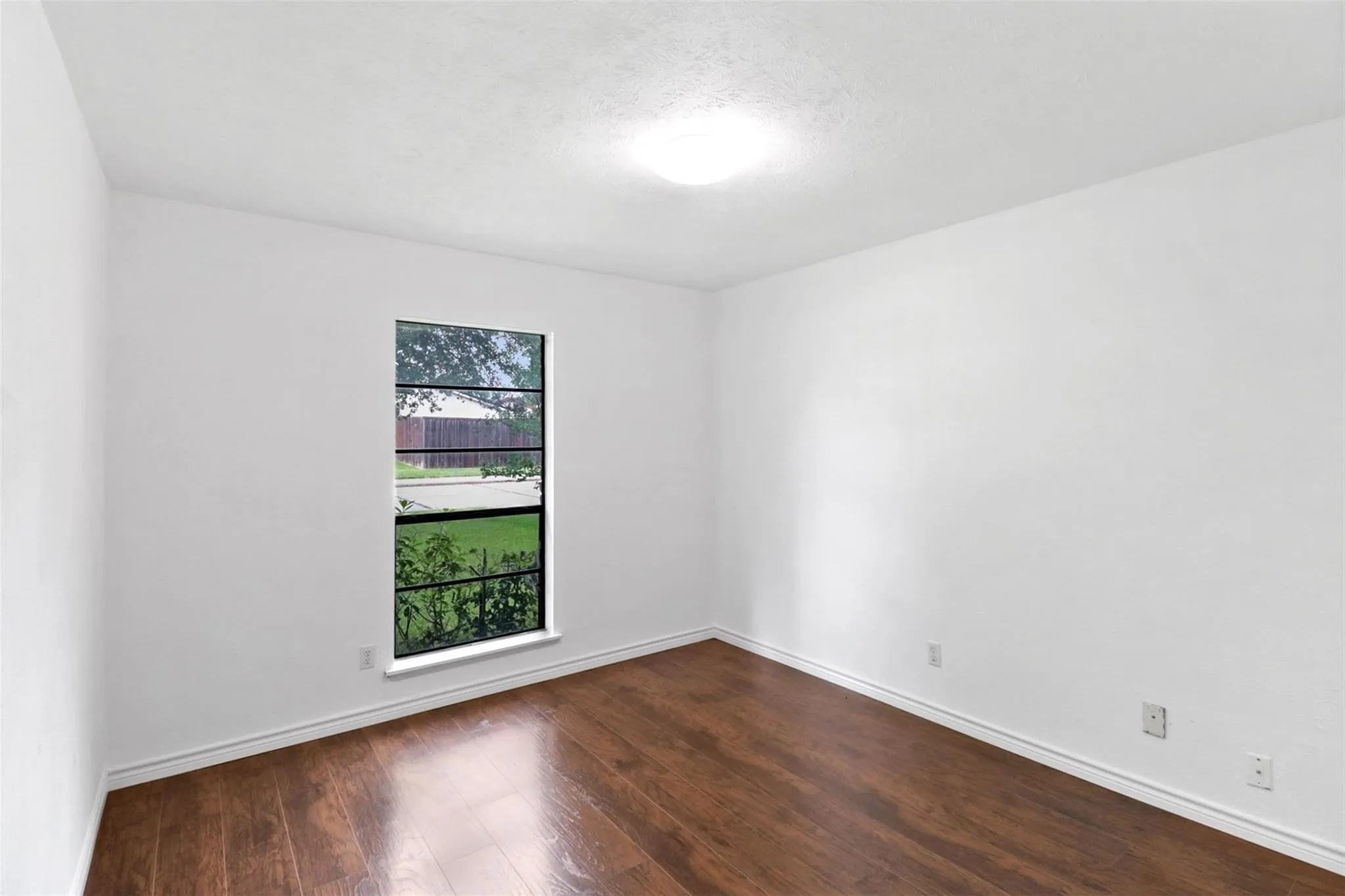 Single Family Residence For Sale in Dallas County , 3314 Maple Lane, Rowlett, Texas 75089, 3 Bedroom, 2 Bathroom, 2 Garage spaces, 1,429 Sqft, built in 1974, mls#21390880, Real Estate Agent in Rowlett, Homes For Sale in Dallas county, Homes For Sale in Rowlett, Realtor in Rowlett Texas, Real Estate Brokerage Independent Realty Texas, Luminita Cordes Realtor