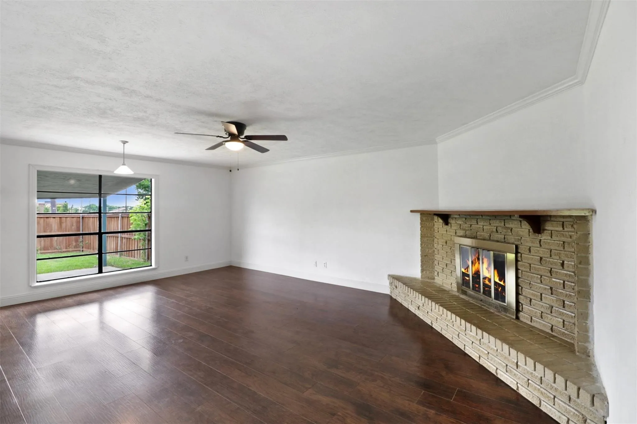 Single Family Residence For Sale in Dallas County , 3314 Maple Lane, Rowlett, Texas 75089, 3 Bedroom, 2 Bathroom, 2 Garage spaces, 1,429 Sqft, built in 1974, mls#21390880, Real Estate Agent in Rowlett, Homes For Sale in Dallas county, Homes For Sale in Rowlett, Realtor in Rowlett Texas, Real Estate Brokerage Independent Realty Texas, Luminita Cordes Realtor
