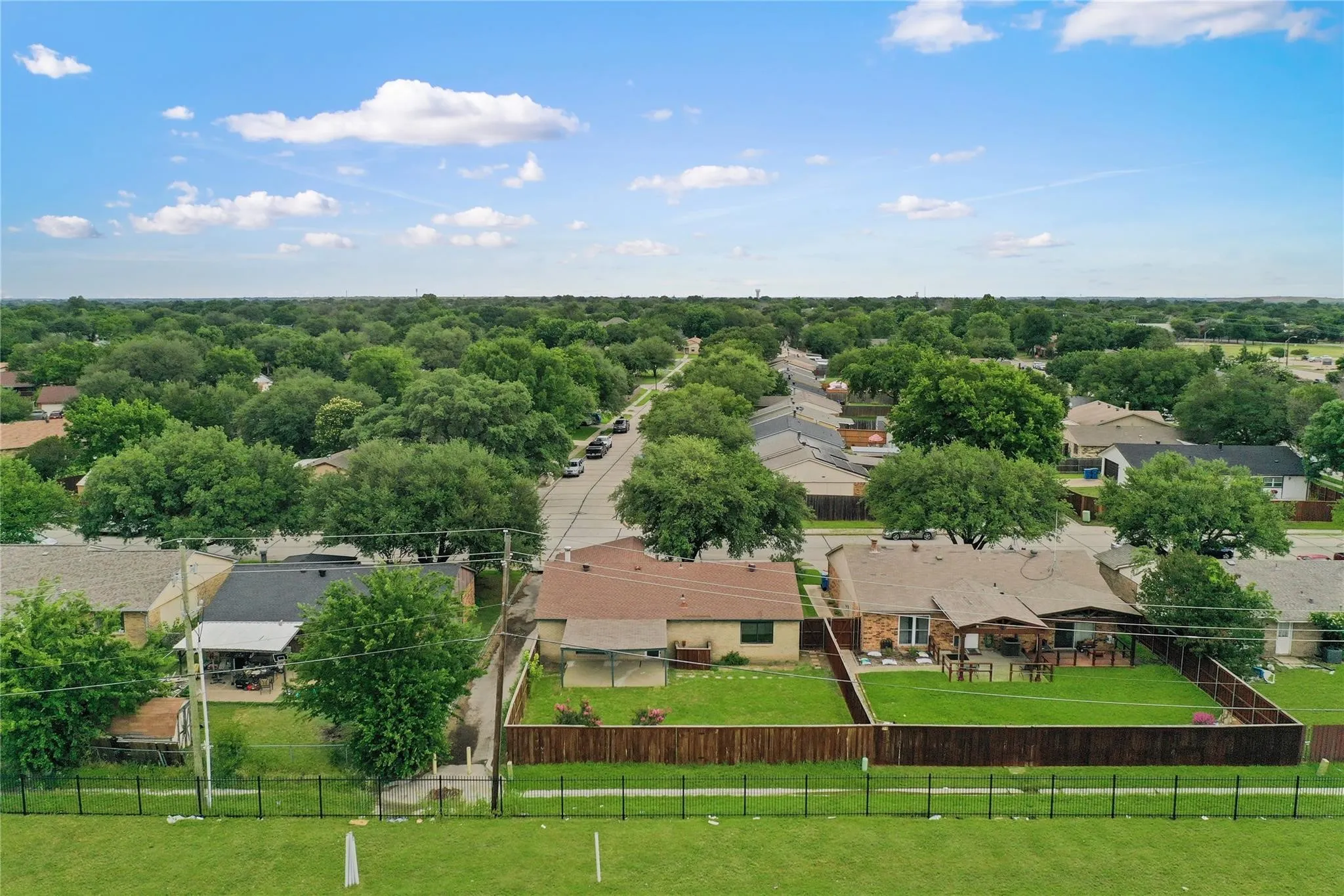 Single Family Residence For Sale in Dallas County , 3314 Maple Lane, Rowlett, Texas 75089, 3 Bedroom, 2 Bathroom, 2 Garage spaces, 1,429 Sqft, built in 1974, mls#21390880, Real Estate Agent in Rowlett, Homes For Sale in Dallas county, Homes For Sale in Rowlett, Realtor in Rowlett Texas, Real Estate Brokerage Independent Realty Texas, Luminita Cordes Realtor
