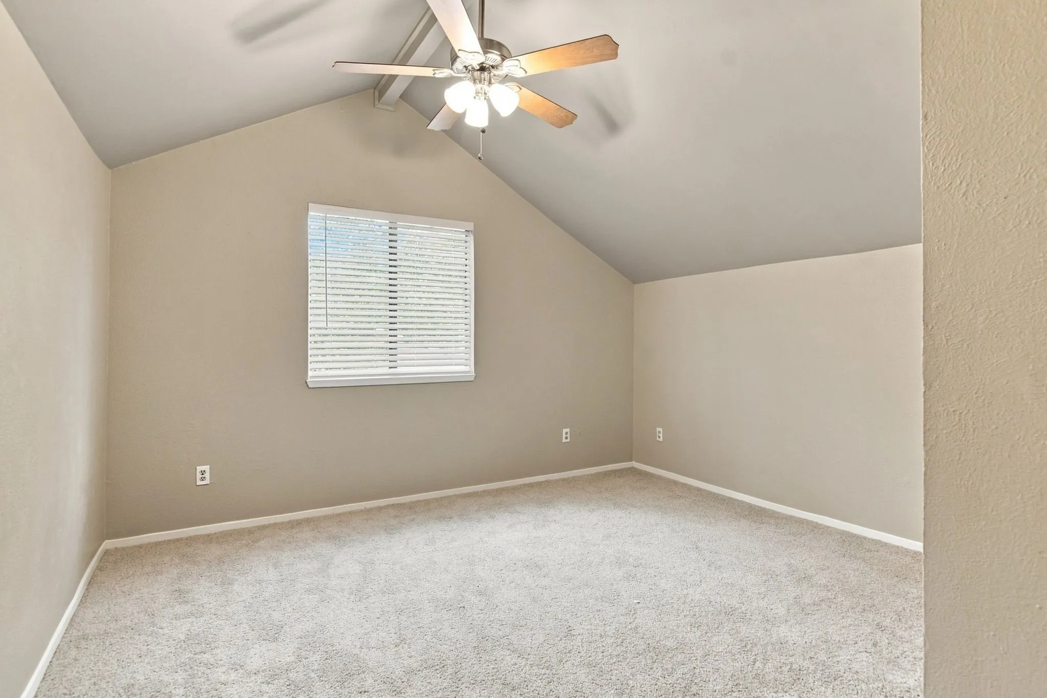 Single Family Residence For Sale in Tarrant County , 3004 Bent Tree Lane, Bedford, Texas 76021, 3 Bedroom, 2 Bathroom, 2 Garage spaces, 1,589 Sqft, built in 1978, mls#21390192, Real Estate Agent in Bedford, Homes For Sale in Tarrant county, Homes For Sale in Bedford, Realtor in Bedford Texas, Real Estate Brokerage Independent Realty Texas, Luminita Cordes Realtor
