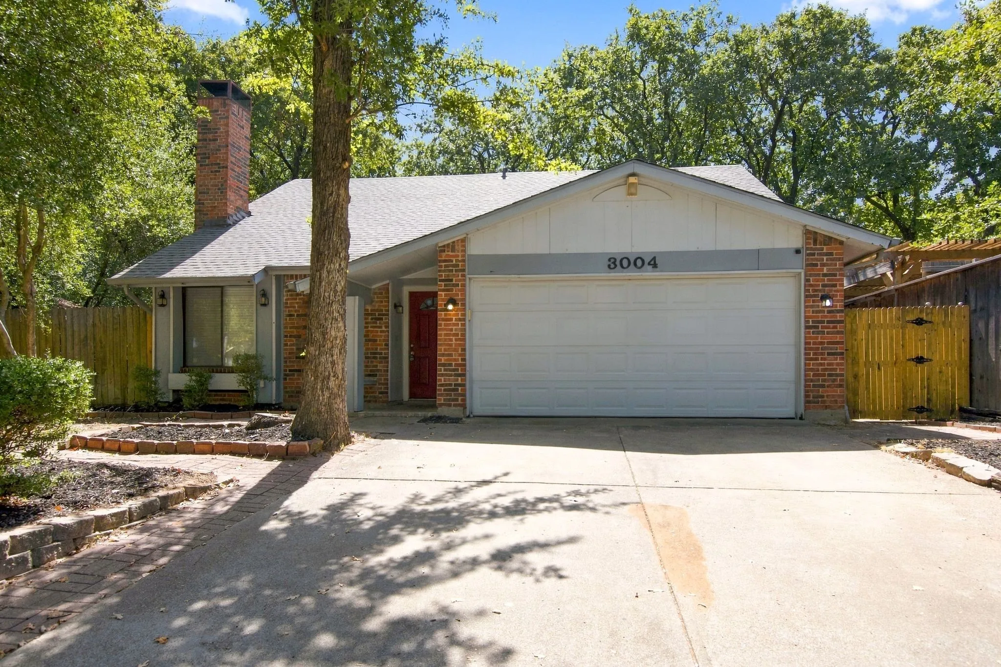Single Family Residence For Sale in Tarrant County , 3004 Bent Tree Lane, Bedford, Texas 76021, 3 Bedroom, 2 Bathroom, 2 Garage spaces, 1,589 Sqft, built in 1978, mls#21390192, Real Estate Agent in Bedford, Homes For Sale in Tarrant county, Homes For Sale in Bedford, Realtor in Bedford Texas, Real Estate Brokerage Independent Realty Texas, Luminita Cordes Realtor