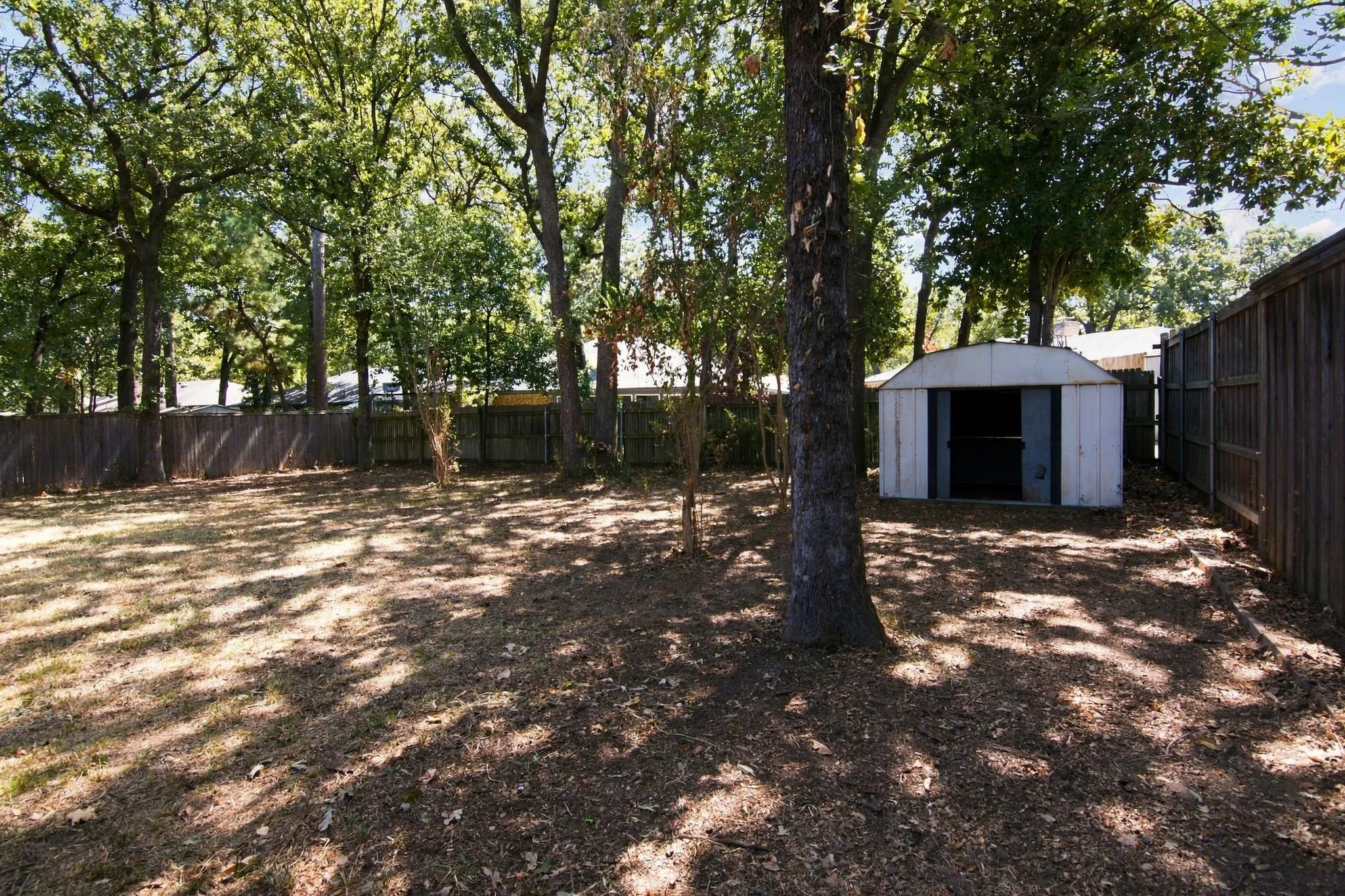 Single Family Residence For Sale in Tarrant County , 3004 Bent Tree Lane, Bedford, Texas 76021, 3 Bedroom, 2 Bathroom, 2 Garage spaces, 1,589 Sqft, built in 1978, mls#21390192, Real Estate Agent in Bedford, Homes For Sale in Tarrant county, Homes For Sale in Bedford, Realtor in Bedford Texas, Real Estate Brokerage Independent Realty Texas, Luminita Cordes Realtor