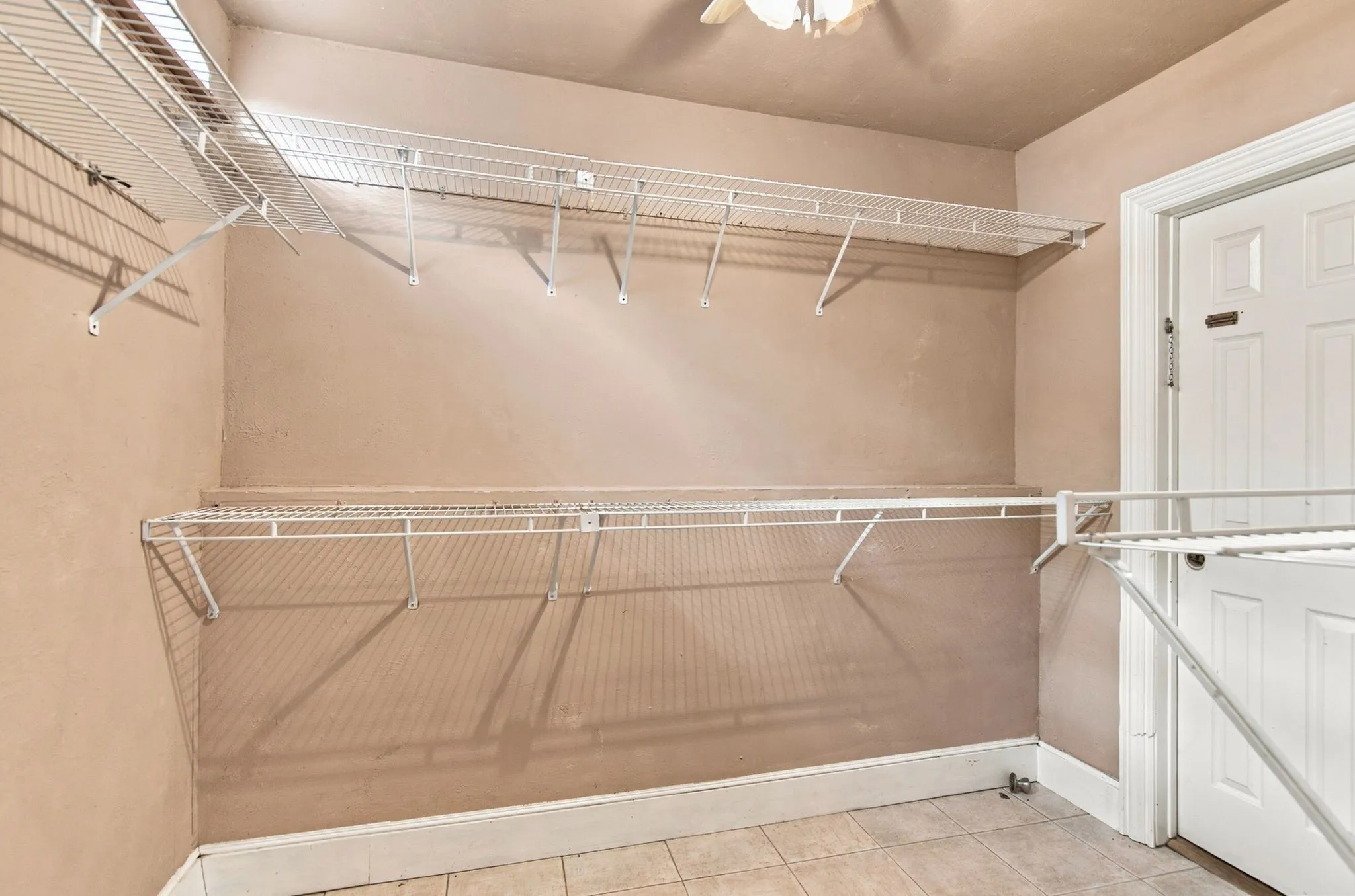 Single Family Residence For Sale in Tarrant County , 3004 Bent Tree Lane, Bedford, Texas 76021, 3 Bedroom, 2 Bathroom, 2 Garage spaces, 1,589 Sqft, built in 1978, mls#21390192, Real Estate Agent in Bedford, Homes For Sale in Tarrant county, Homes For Sale in Bedford, Realtor in Bedford Texas, Real Estate Brokerage Independent Realty Texas, Luminita Cordes Realtor